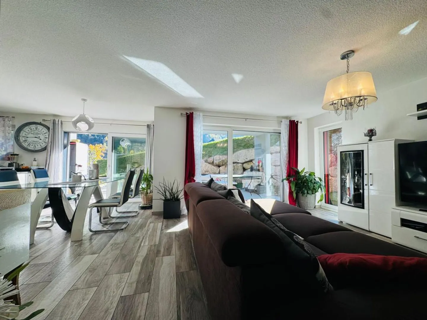Stunning 4.5-room apartment in Orsières - ideal for a family - Photo 4 of 10