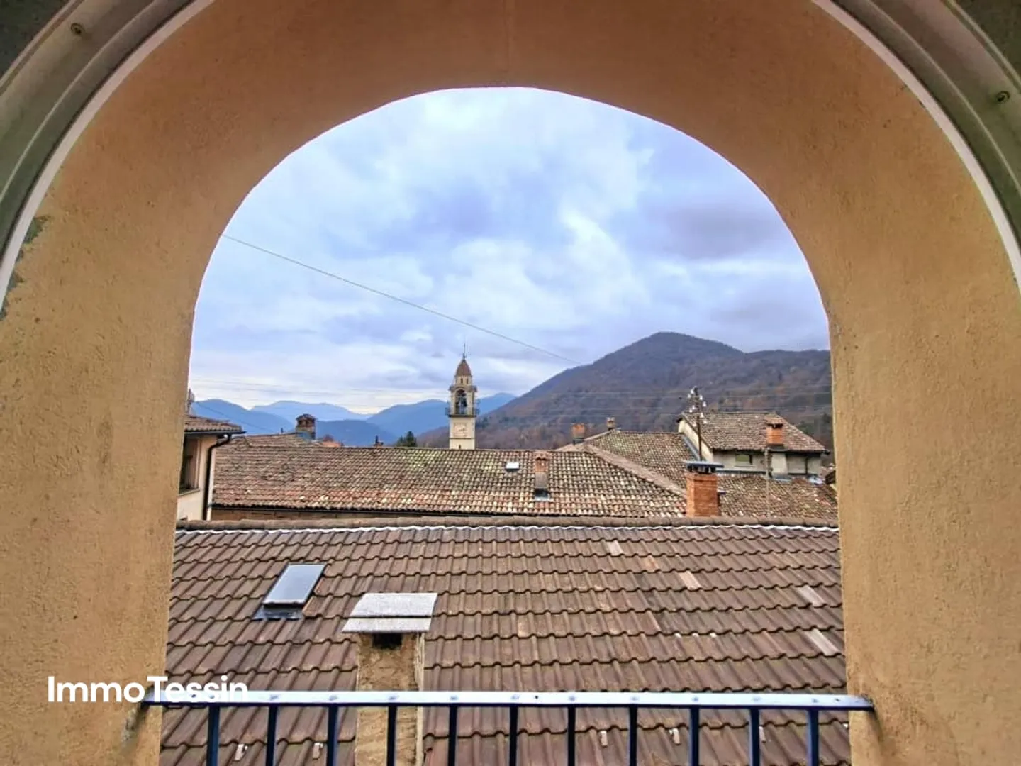 Rarity: Completely and lovingly restored Ticino mansion with a touch of luxury - Photo 4 of 13