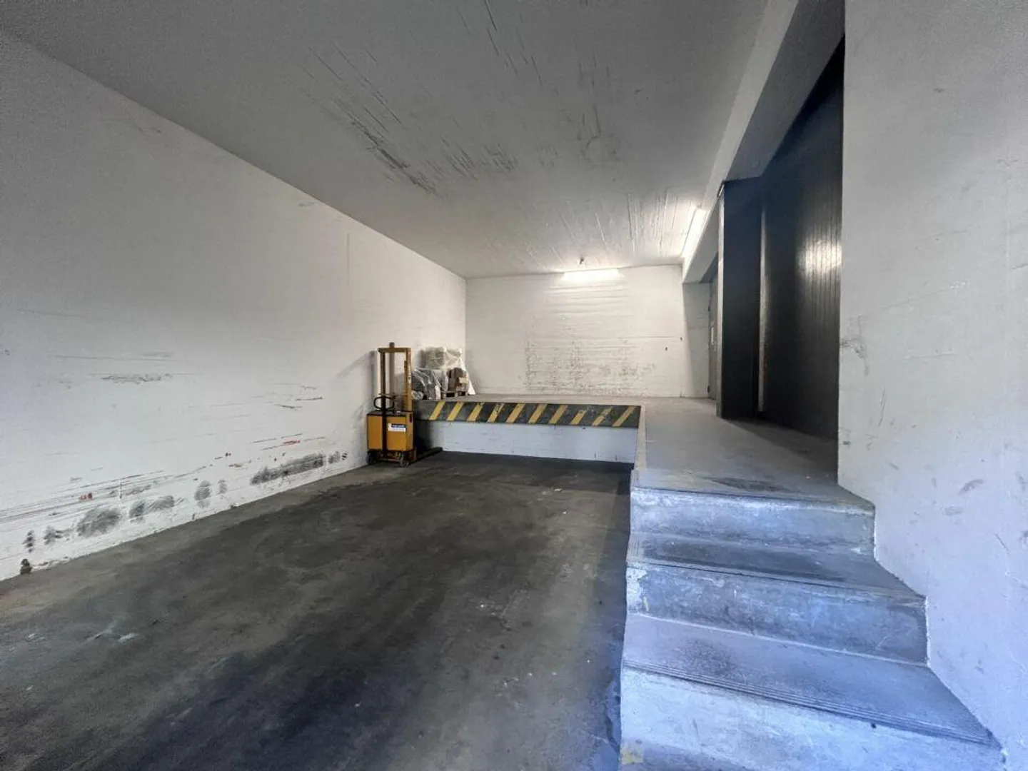 Espaces flexibles pour le stockage, la production et l'atelier à partir de 248 m2 - Photo 5 sur 7