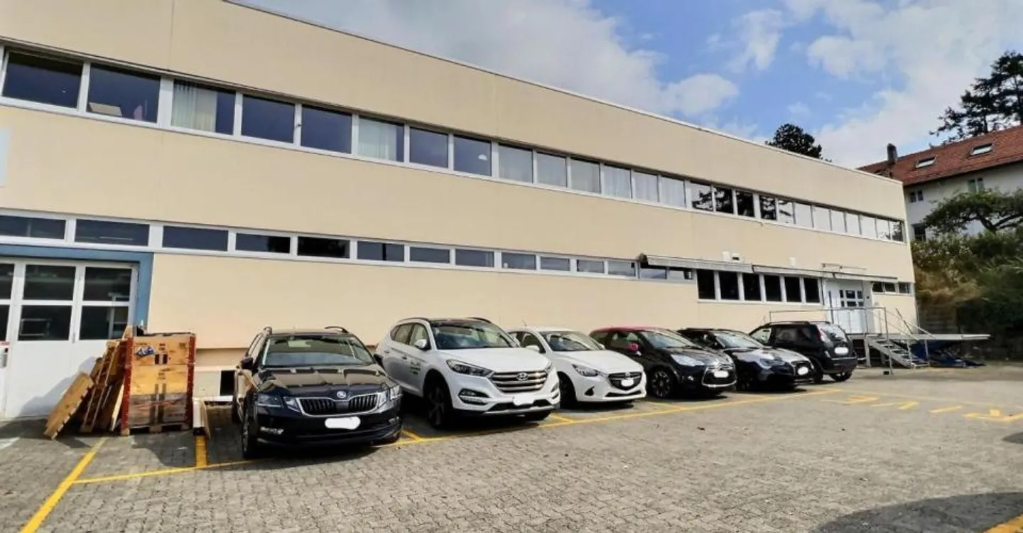 Espace Commercial Spacieux à Brent - Photo 1 sur 4
