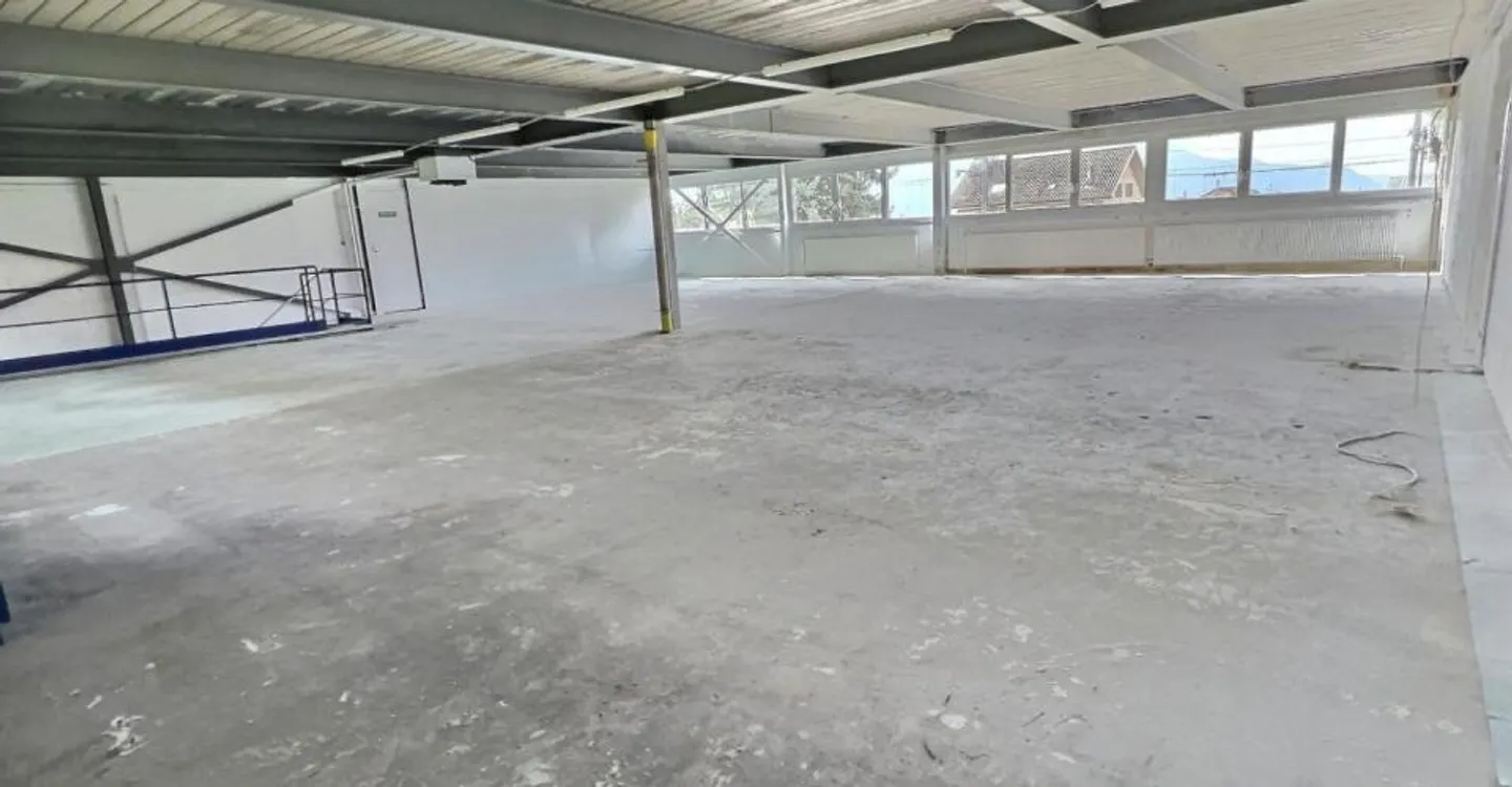 Espace Commercial Spacieux à Brent - Photo 2 sur 4