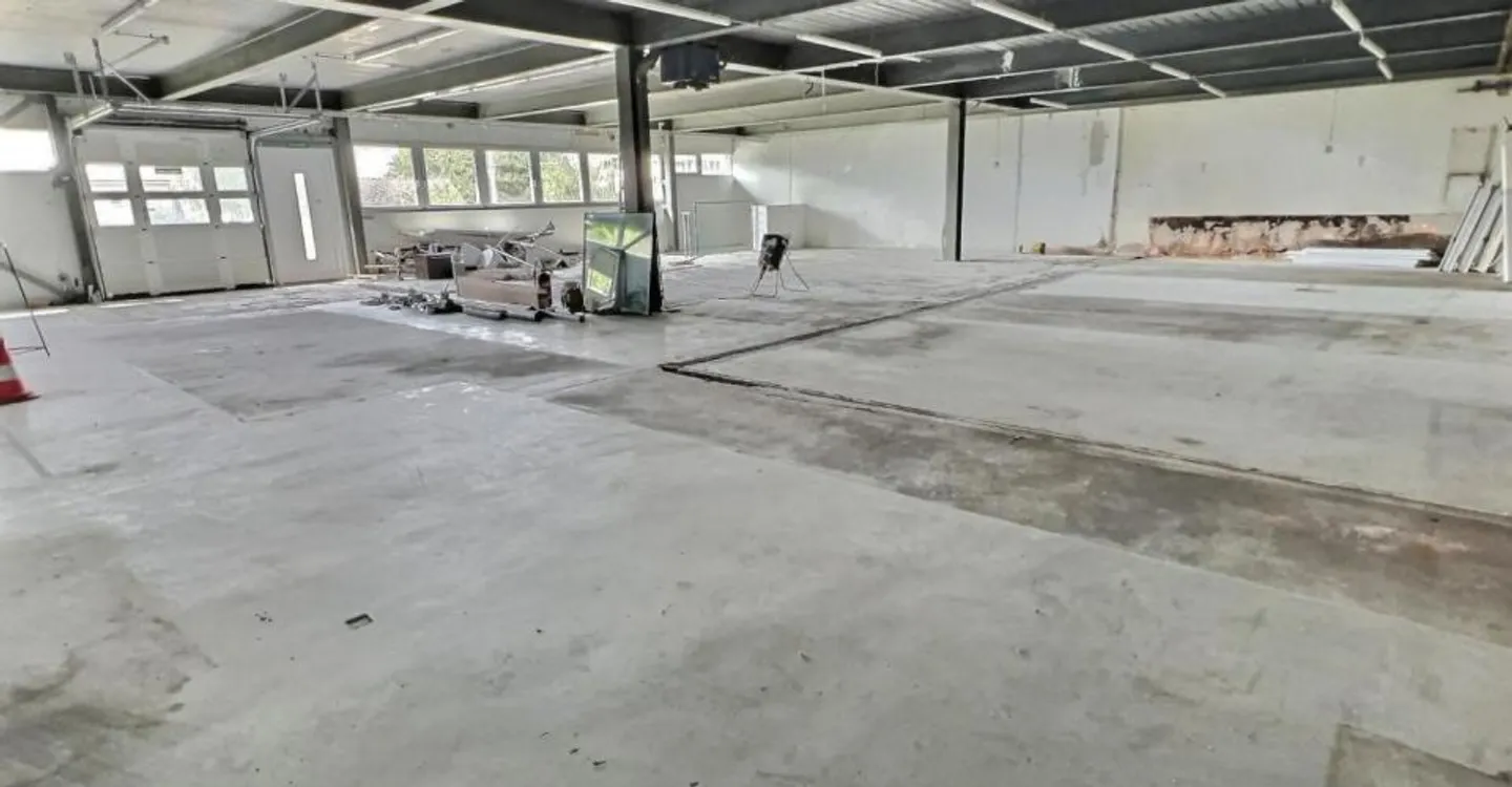 Espace Commercial Spacieux à Brent - Photo 3 sur 4