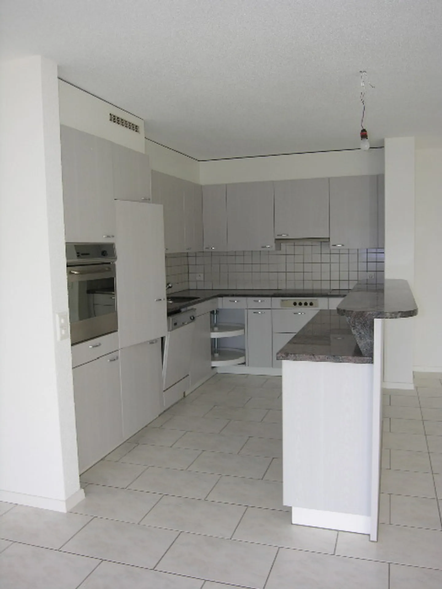 Bright 3.5-Room Apartment - Photo 3 of 10