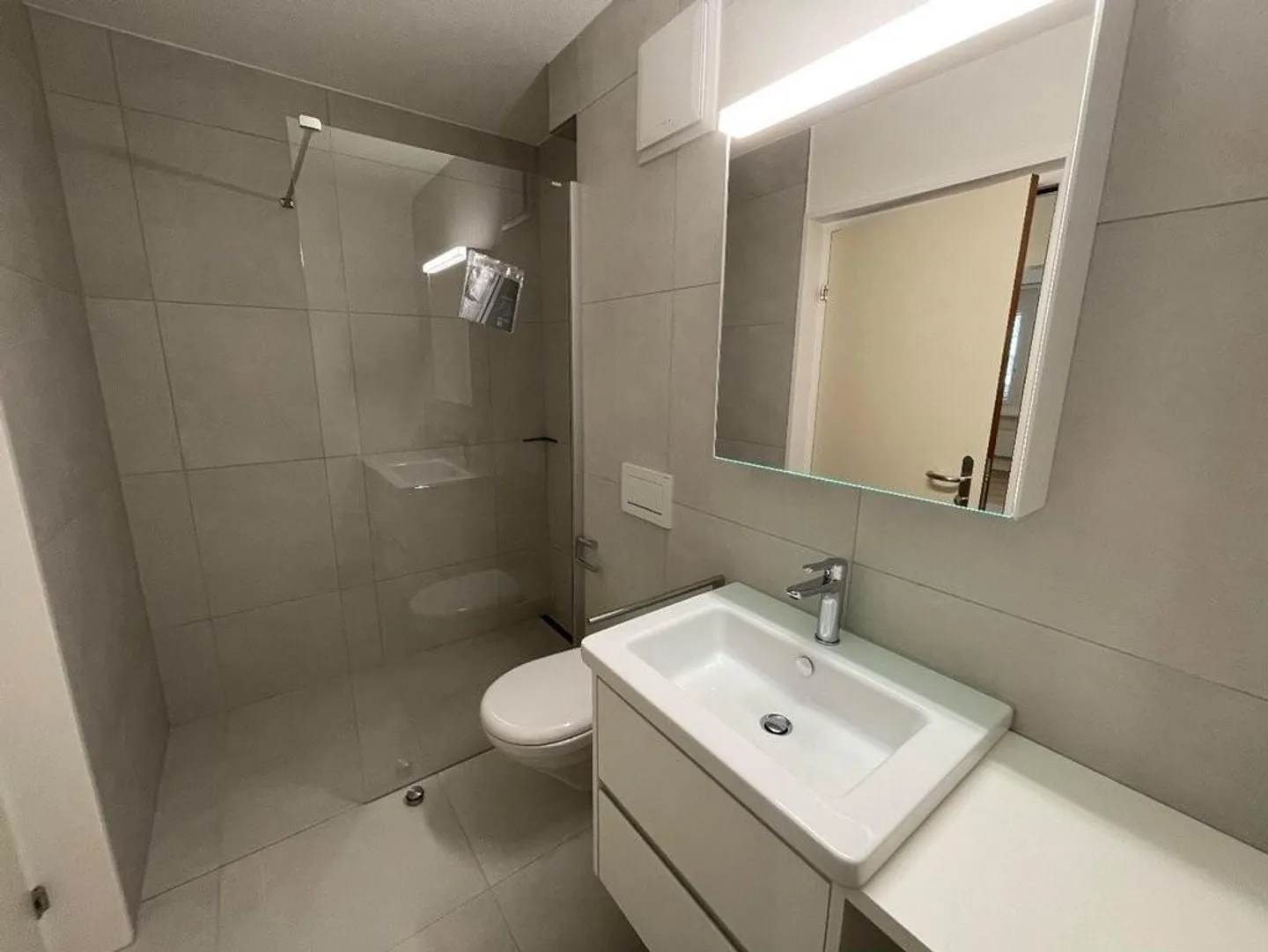 Appartement 2.5 pièces fraîchement rénové - Photo 7 sur 11