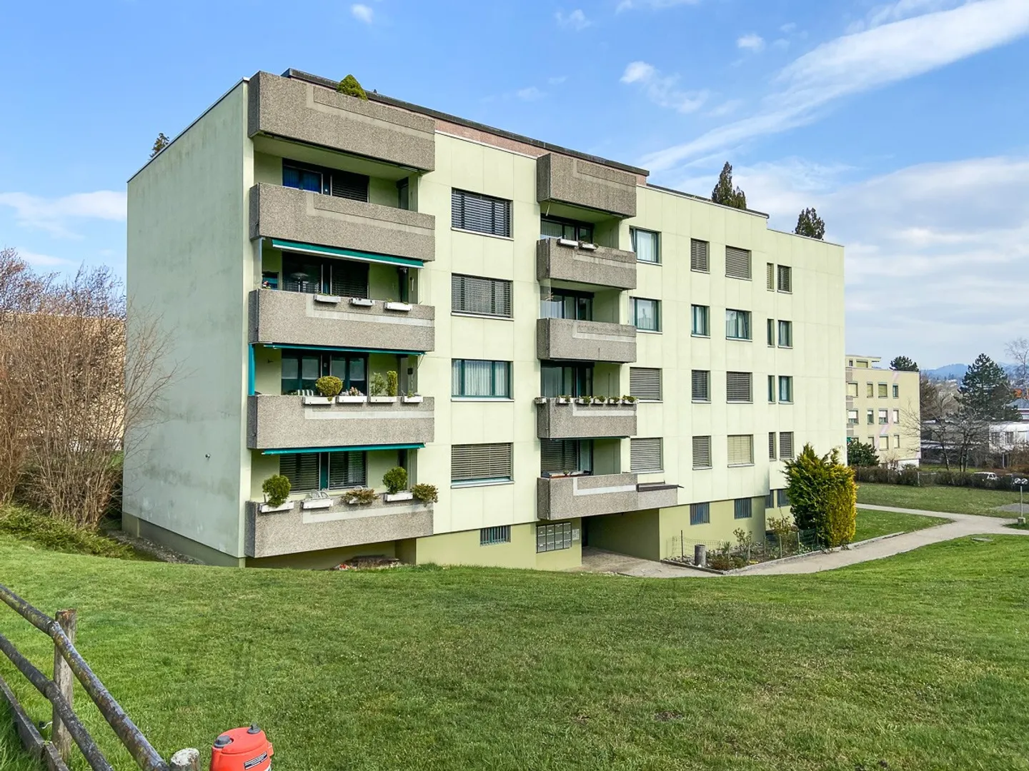 2 maisons multifamiliales avec garage - investissement attractif! - Photo 1 sur 8