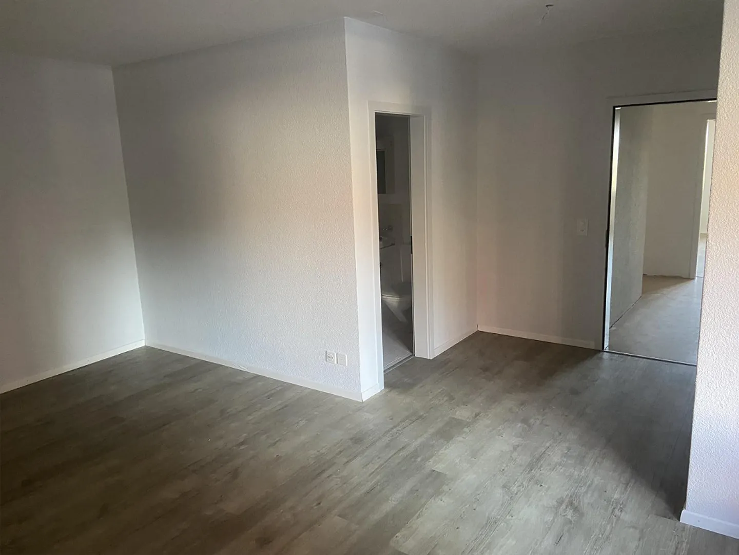 Grosszügige 5 1/2-Zimmer-Wohnung 142m2, mit grosser Terrasse - Foto 9 von 16
