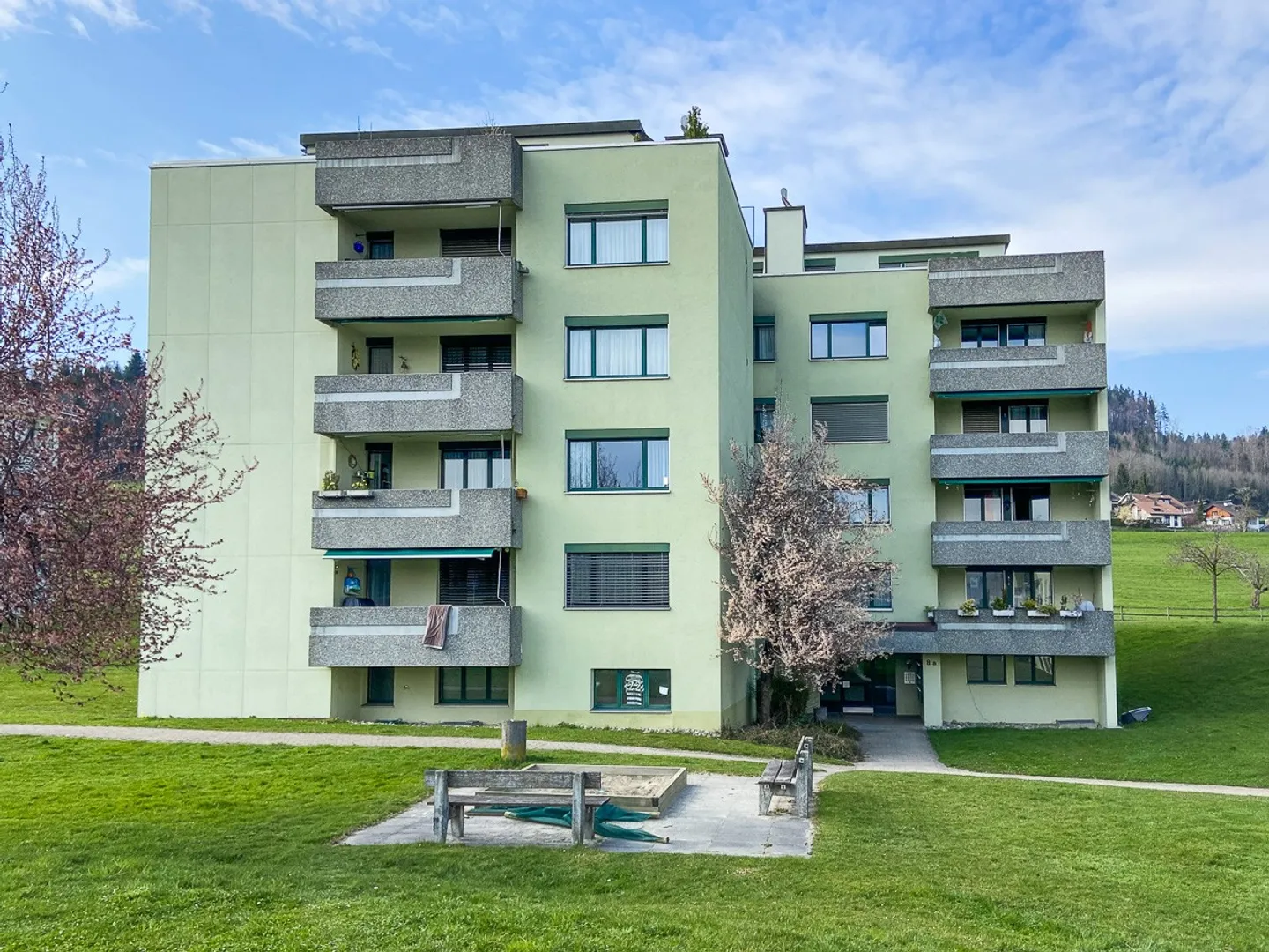 2 maisons multifamiliales avec garage - investissement attractif! - Photo 2 sur 8