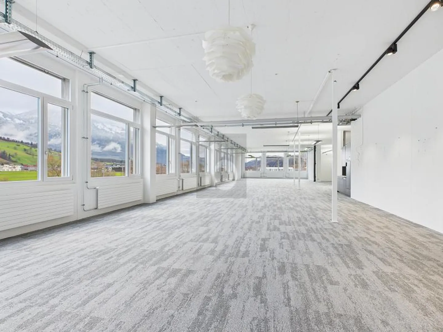 MODERN, GROSSZÜGIG UND ZENTRAL - Foto 2 von 6