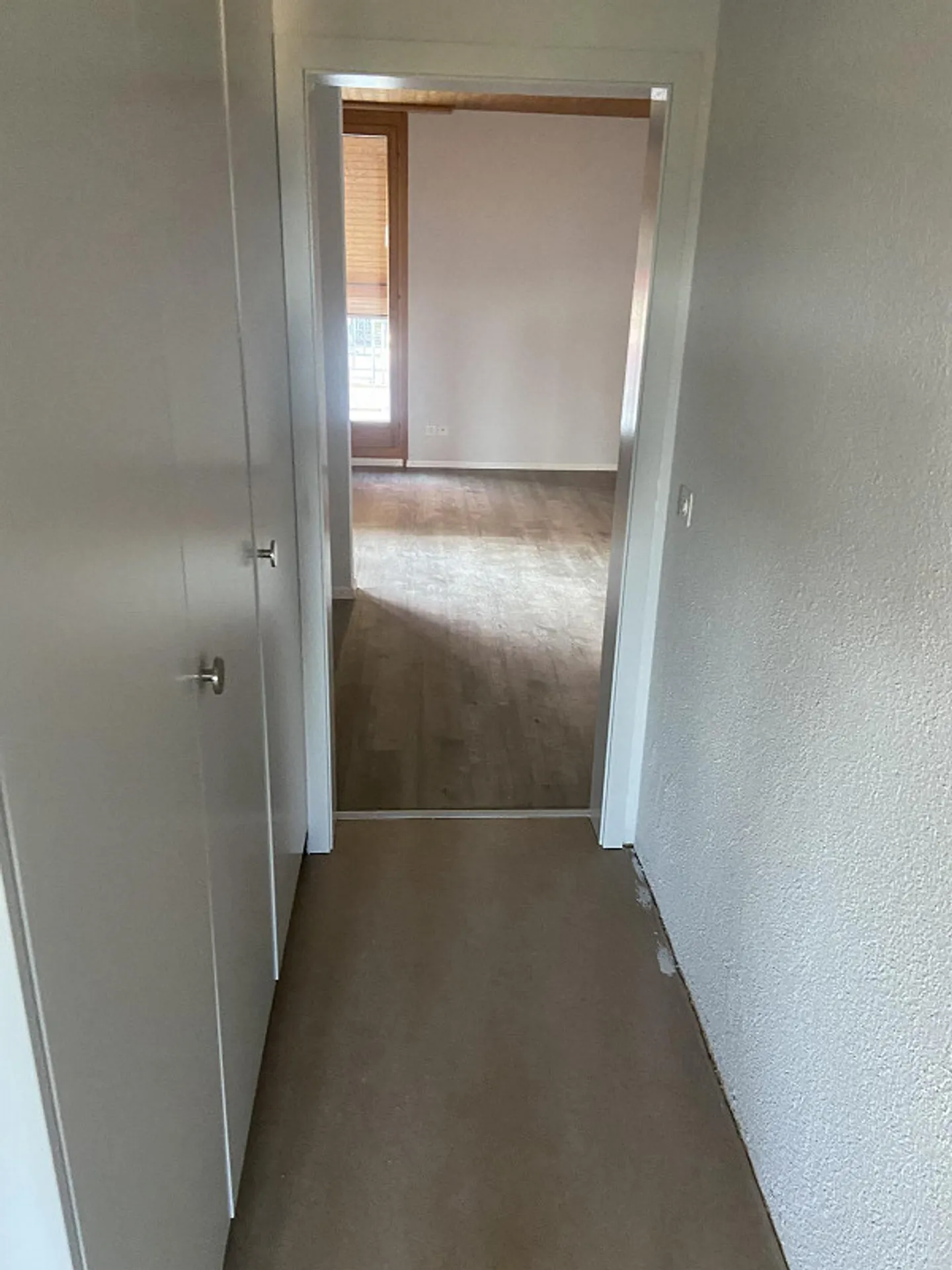 Grosszügige 5 1/2-Zimmer-Wohnung 142m2, mit grosser Terrasse - Foto 12 von 16