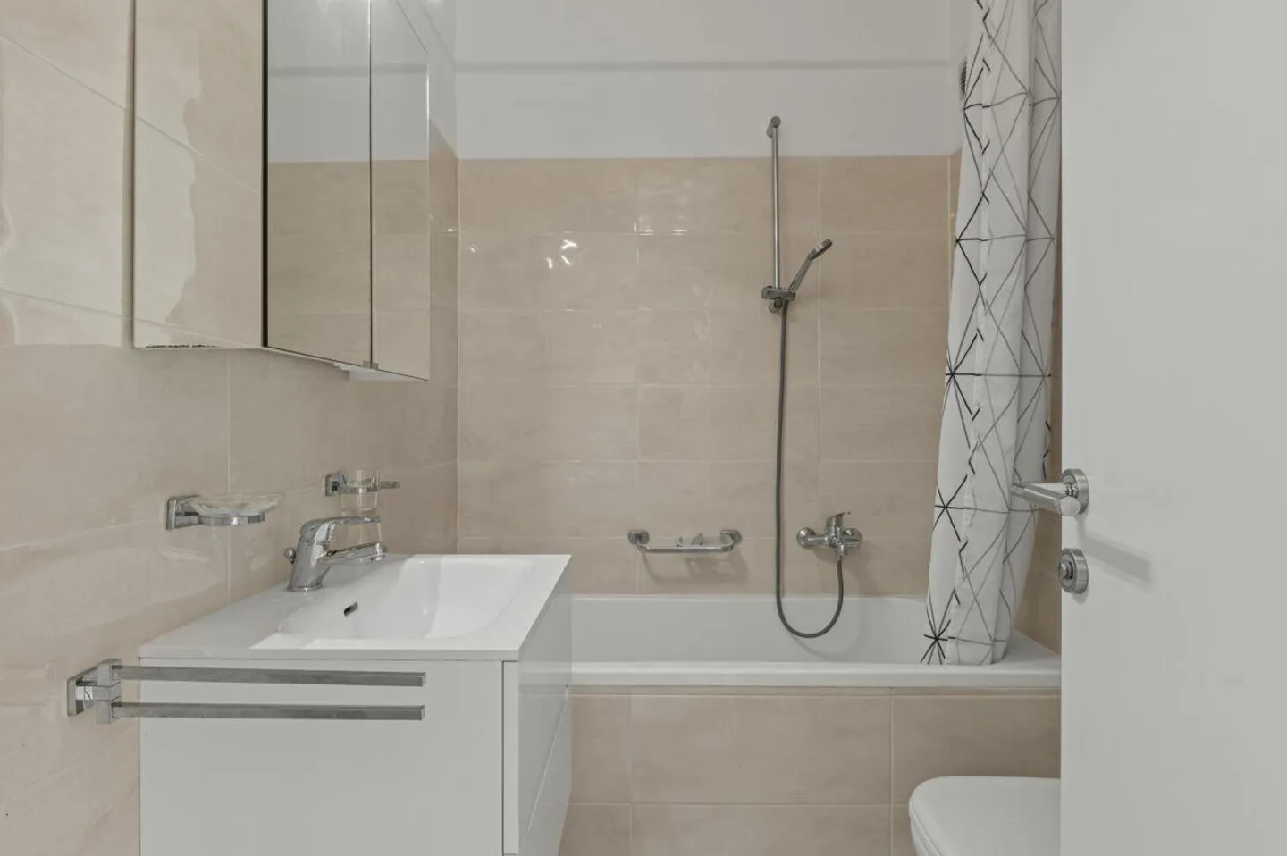 Panorama incantevole e comfort: appartamento di 4,5 stanze a Paradiso - Foto 16 di 17