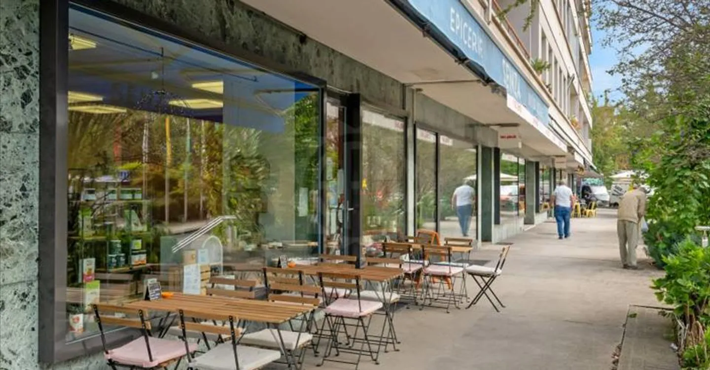 Shop for rent - Photo 1 of 11