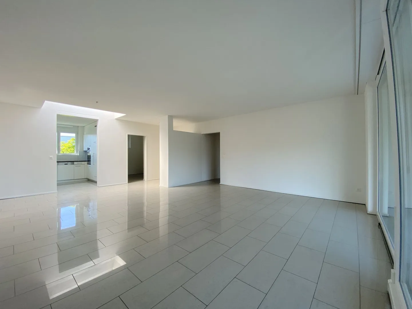 Spacious 5.5-room apartment in a central location - Photo 3 of 11