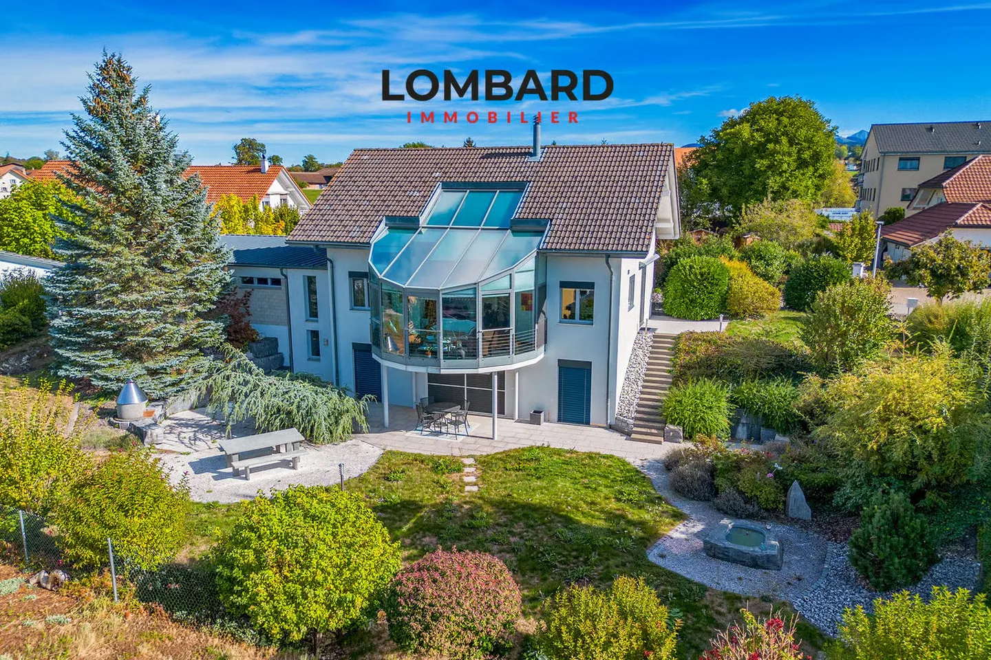 Architect-designed villa with unobstructed view and landscaped garden - Photo 1 of 11