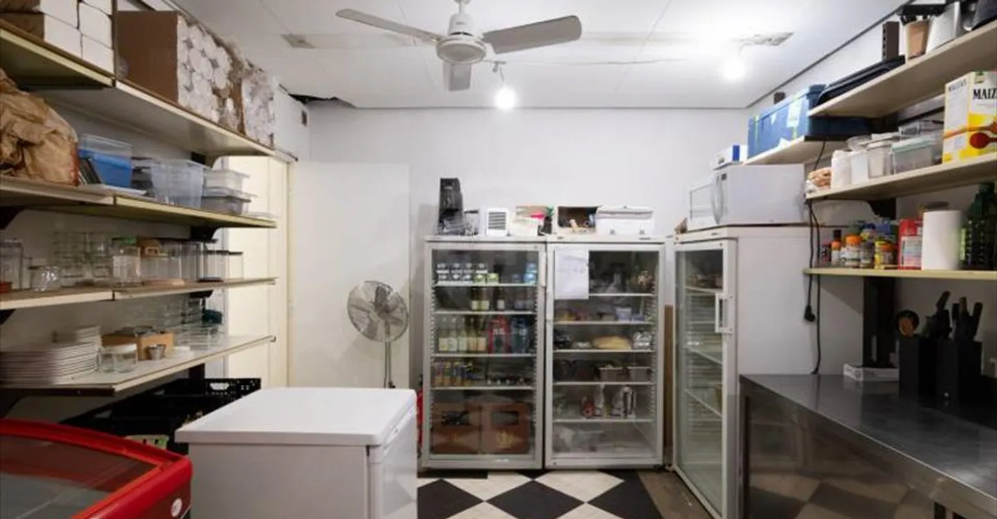 Shop for rent - Photo 3 of 11