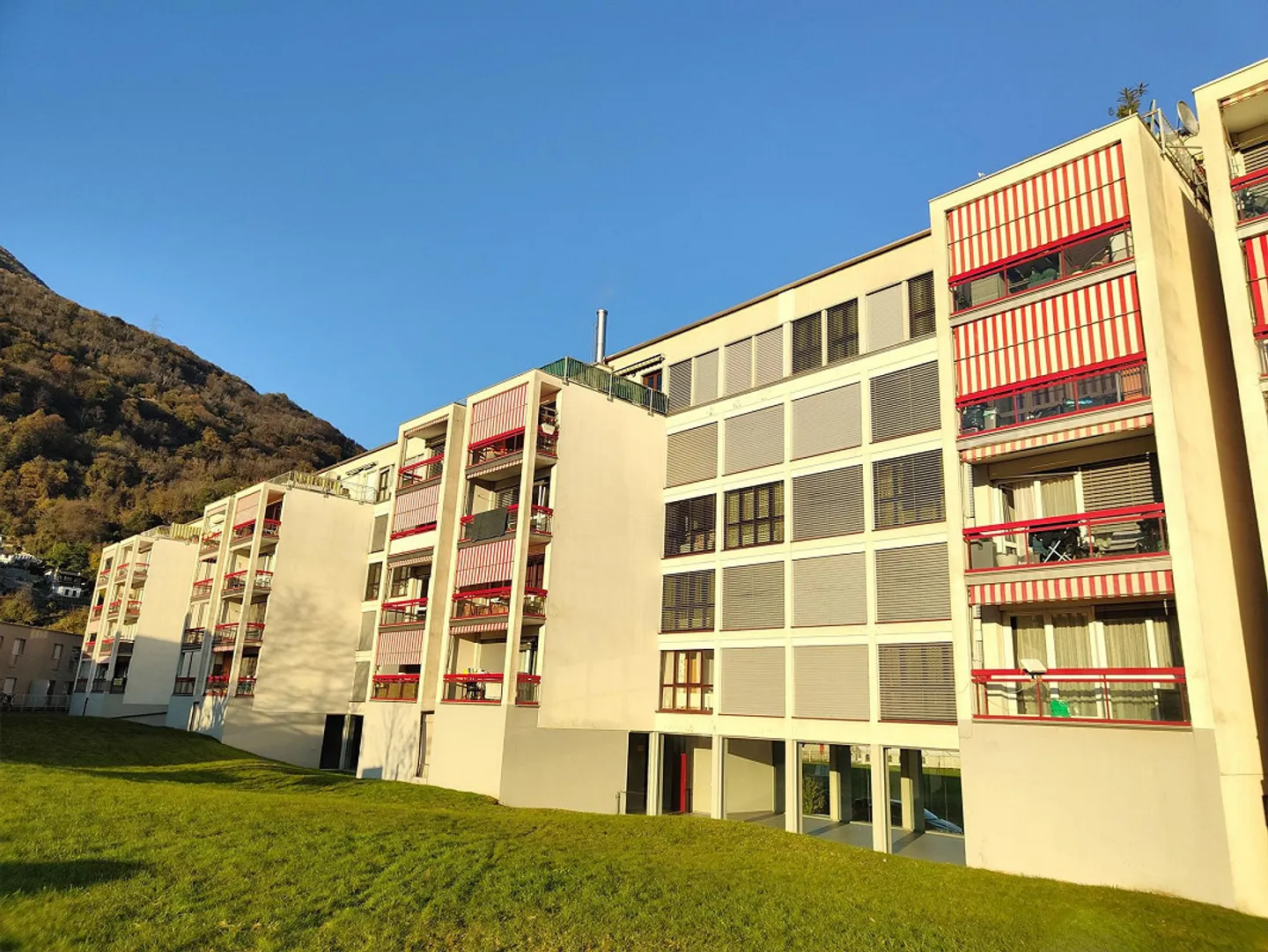 Attico 3 1/2 locali con grande terrazza con vista panoramica aperta - Foto 1 di 16