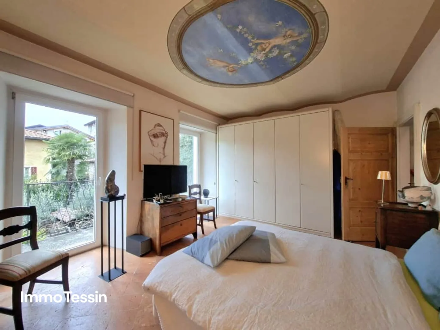 Rarity: Completely and lovingly restored Ticino mansion with a touch of luxury - Photo 10 of 13