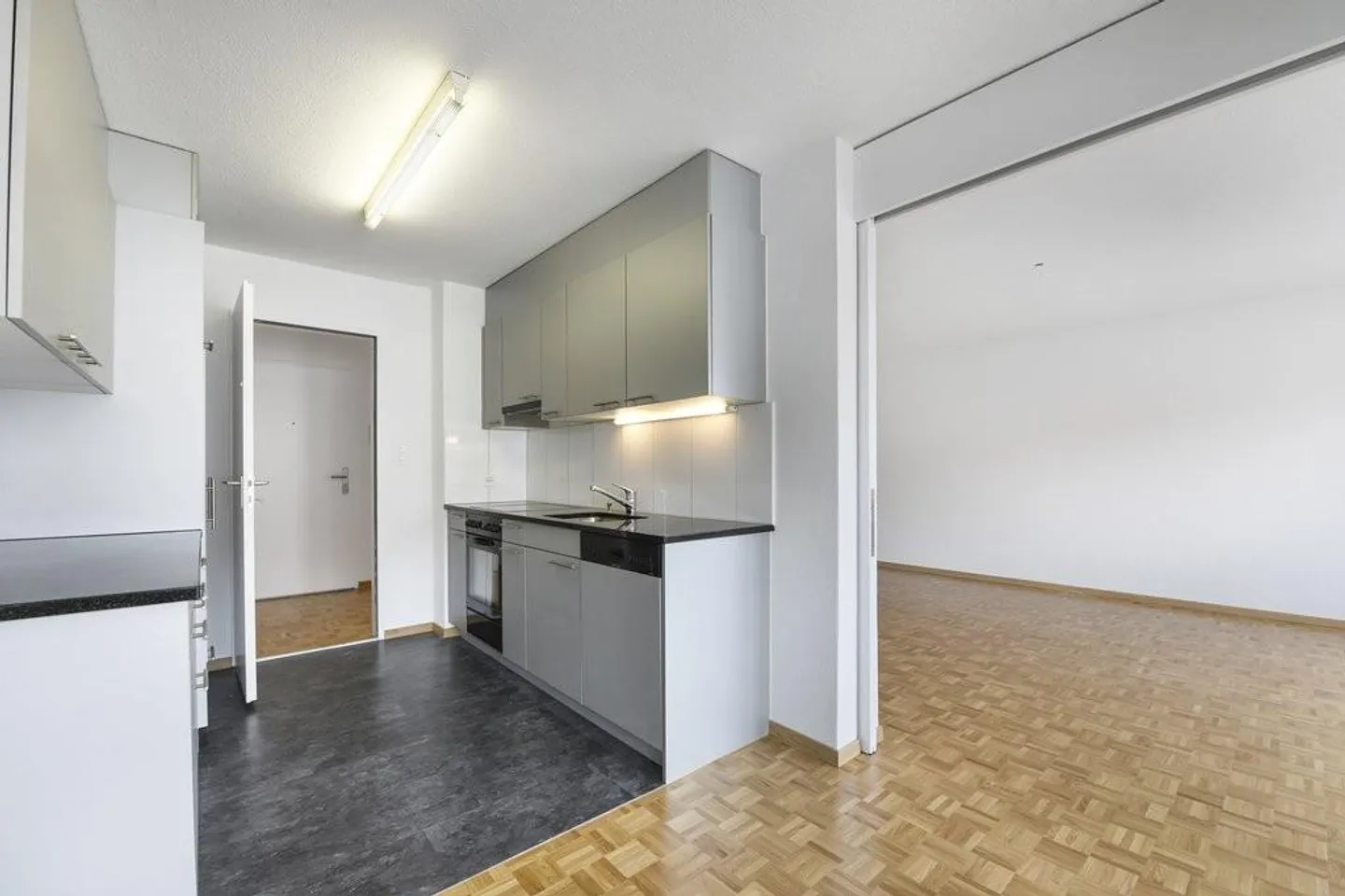 Appartement pratique dans un emplacement idéal - Photo 2 sur 8