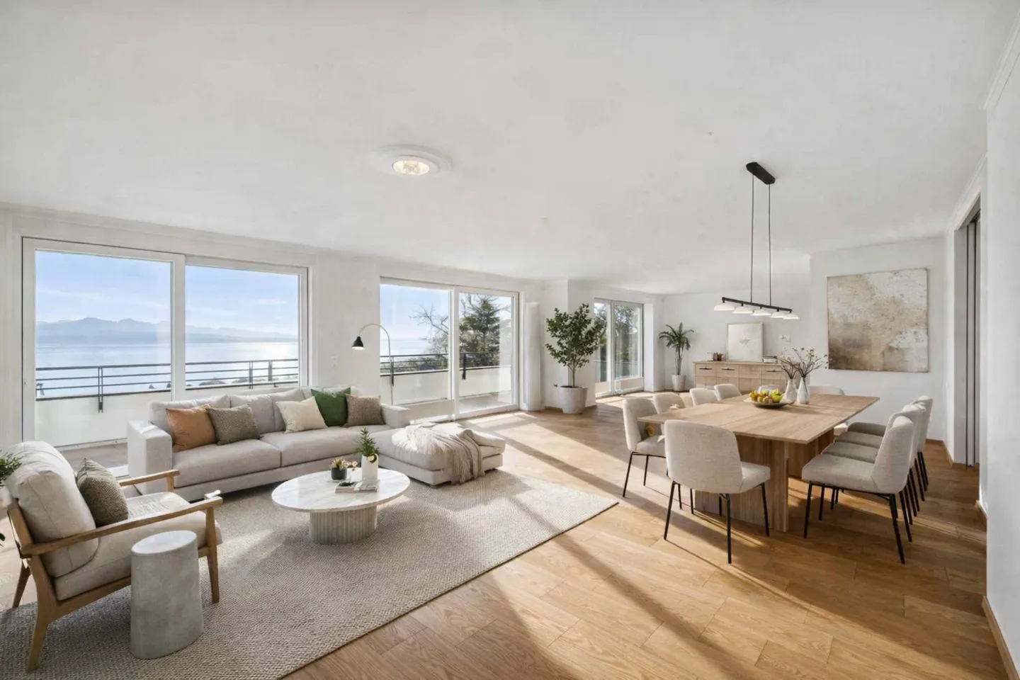 Extraordinary penthouse with breathtaking lake view - Photo 2 of 12