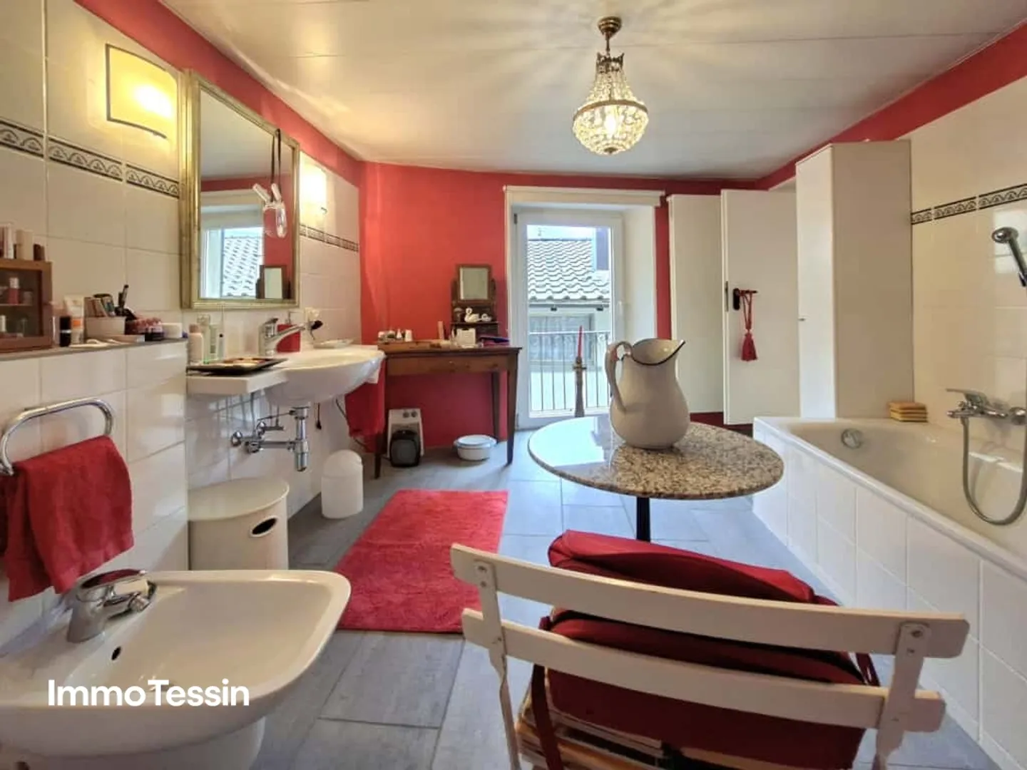 Rarity: Completely and lovingly restored Ticino mansion with a touch of luxury - Photo 12 of 13
