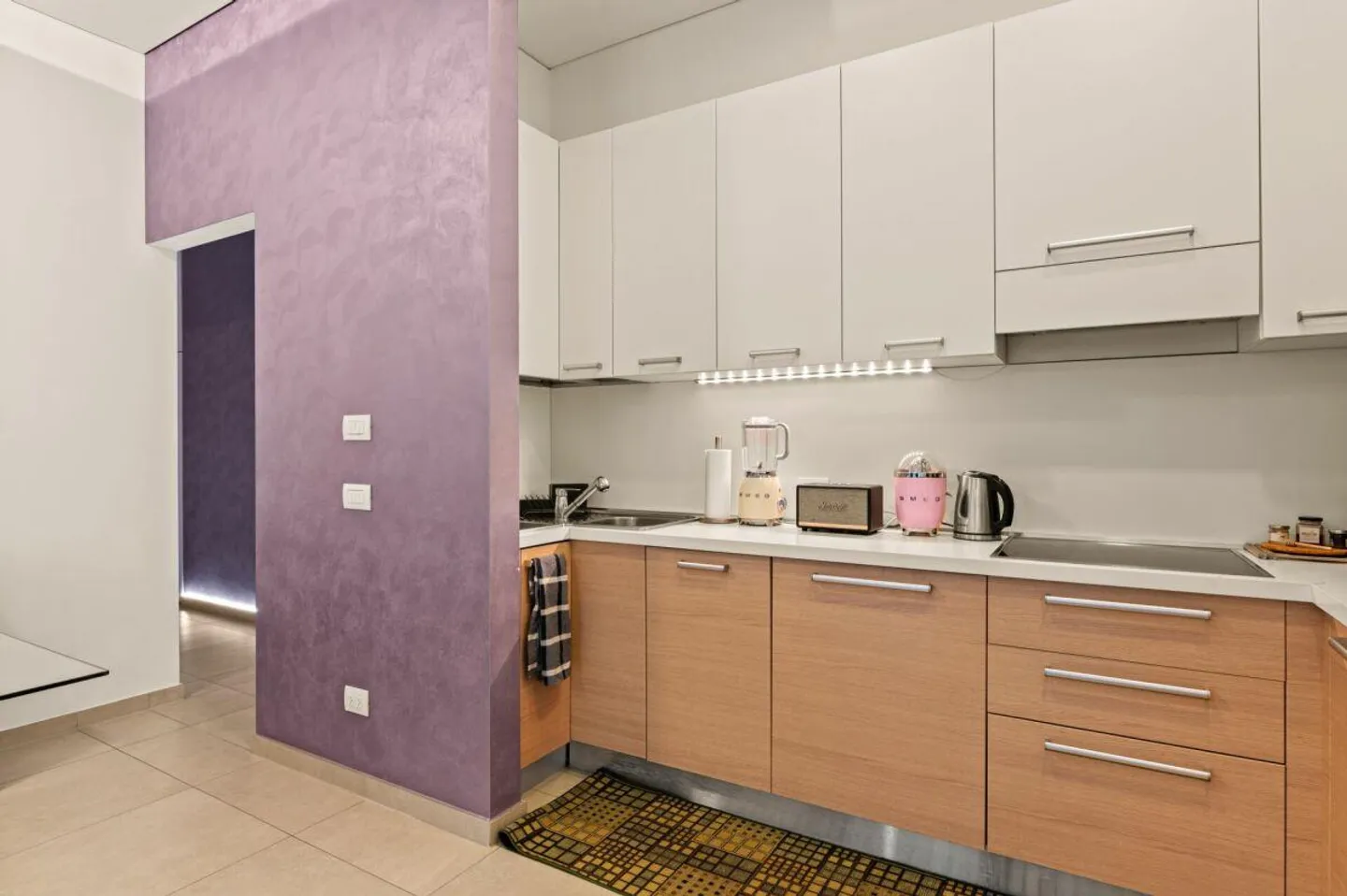 Comfort and Style, Apartment with 60 m² Terrace in the City - Photo 7 of 12