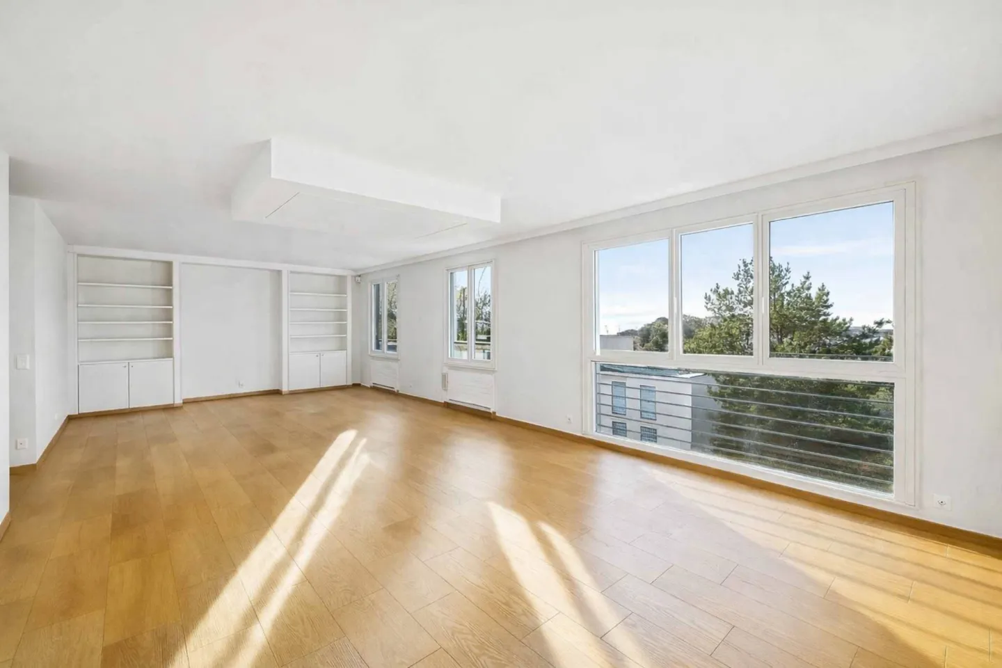 Extraordinary penthouse with breathtaking lake view - Photo 5 of 12