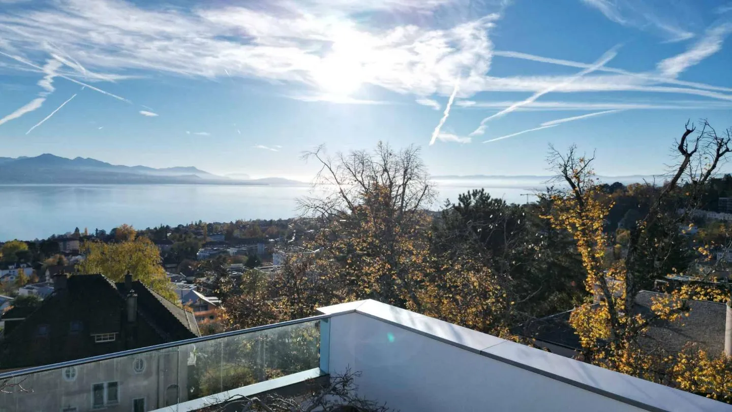 Extraordinary penthouse with breathtaking lake view - Photo 11 of 12