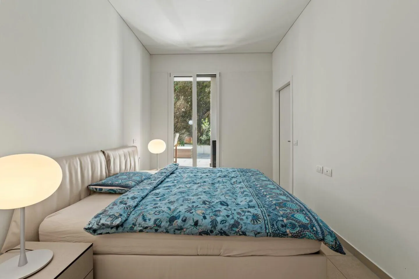 Comfort and Style, Apartment with 60 m² Terrace in the City - Photo 11 of 12