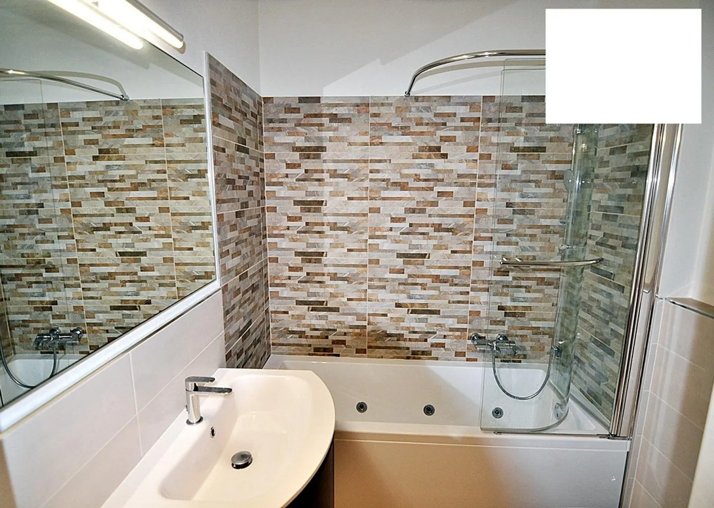 Renovated apartment with lake view in Paradiso - Photo 7 of 12