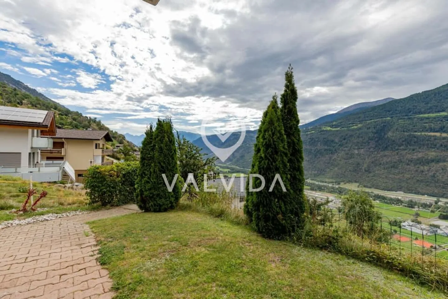 Furnished 2-room apartment with panoramic view over the Rhone Valley - Photo 8 of 8