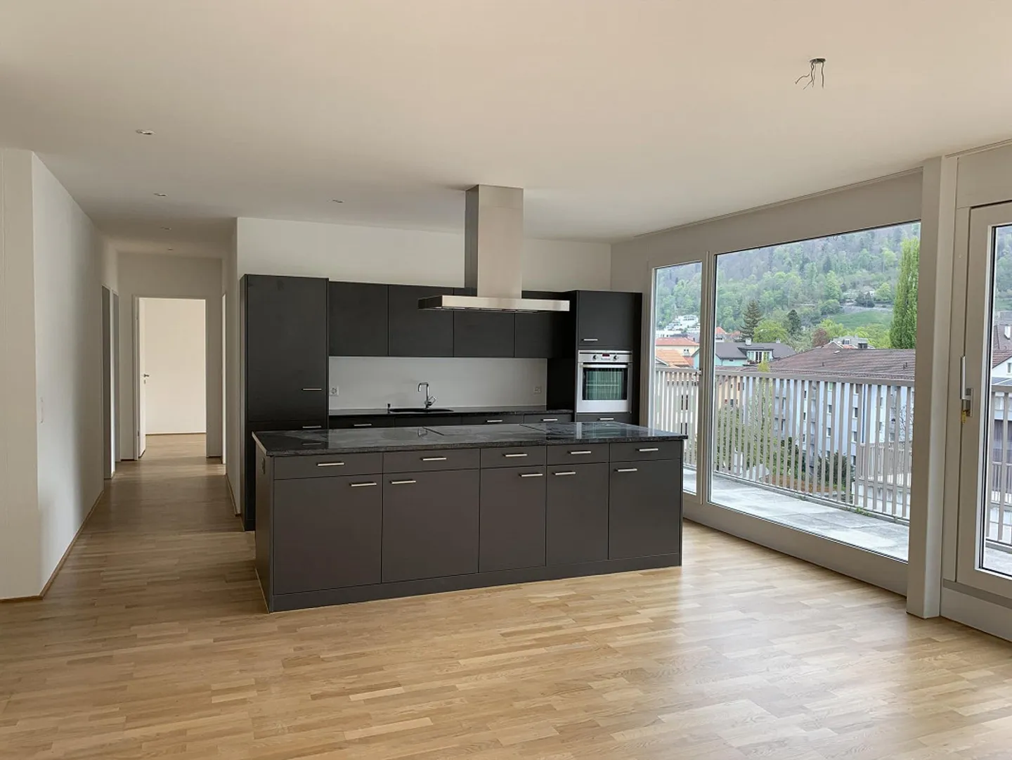 Spacious and bright 4.5-room penthouse apartment - Photo 1 of 12