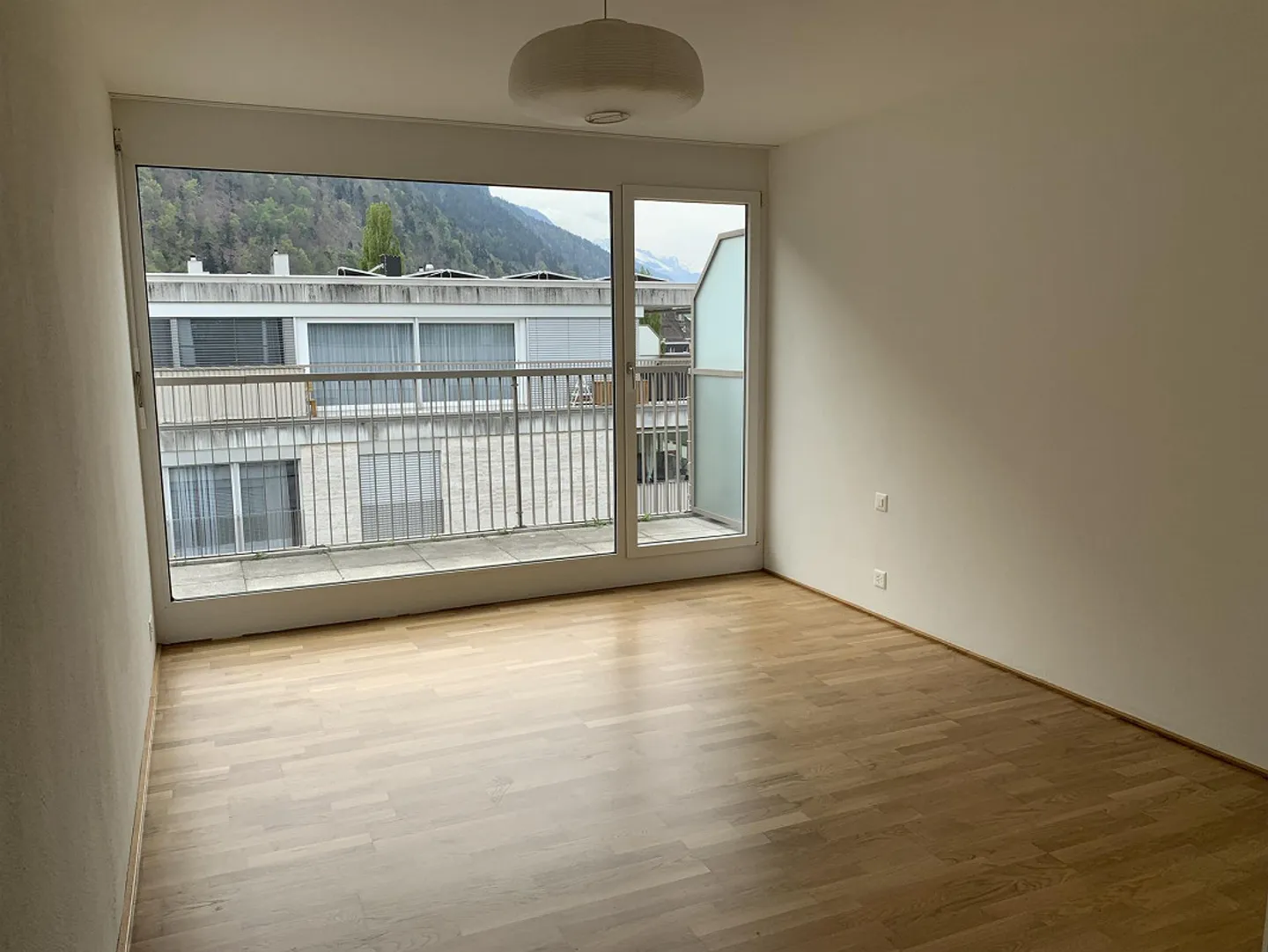 Spacious and bright 4.5-room penthouse apartment - Photo 4 of 12