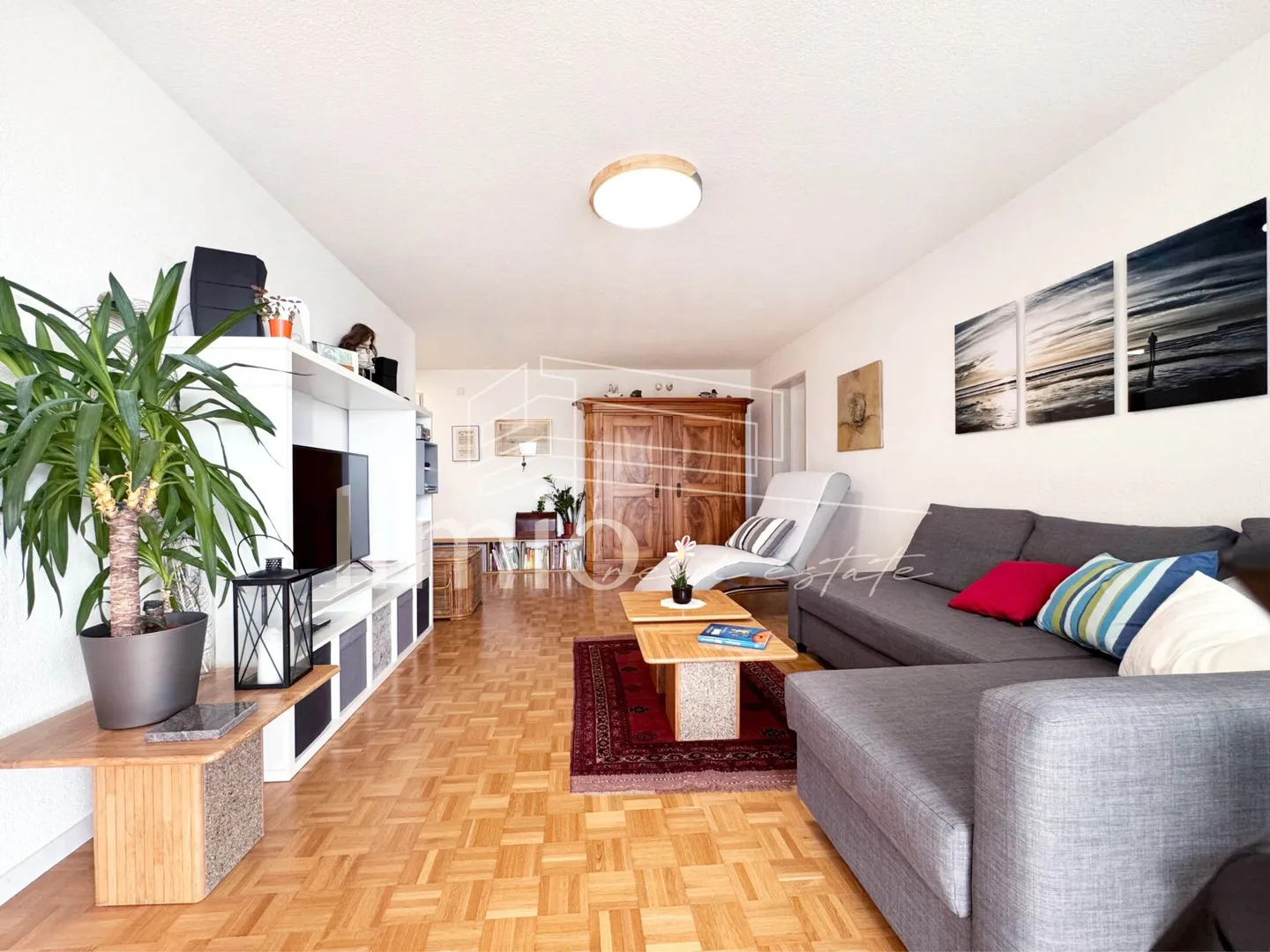 Charming 4.5 Room Apartment in Family-Friendly Neighborhood - Photo 3 of 14