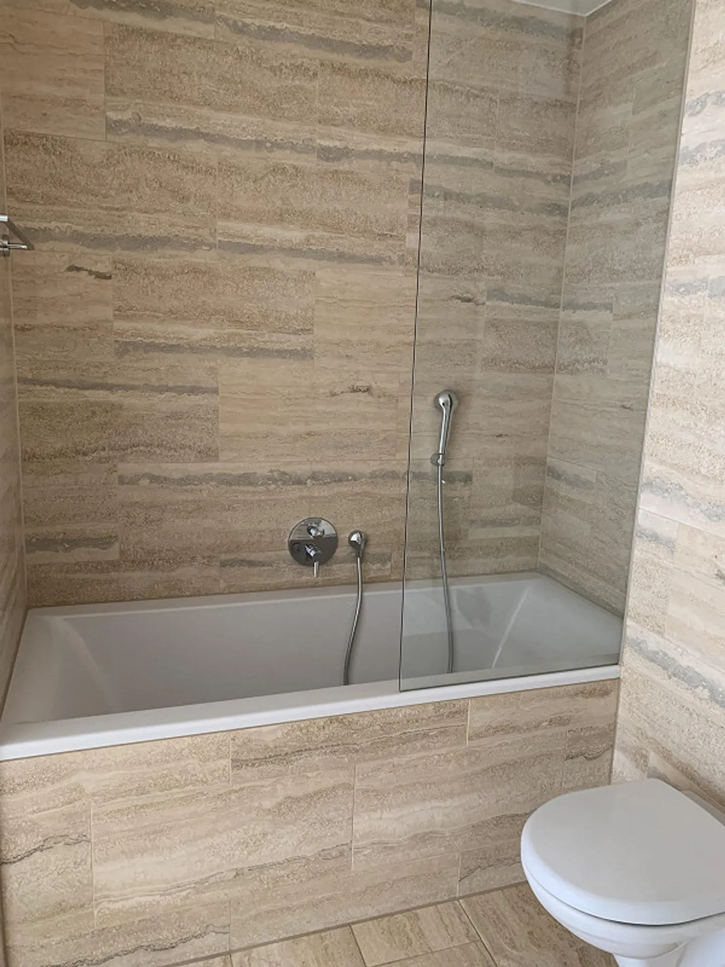 Spacious and bright 4.5-room penthouse apartment - Photo 6 of 12