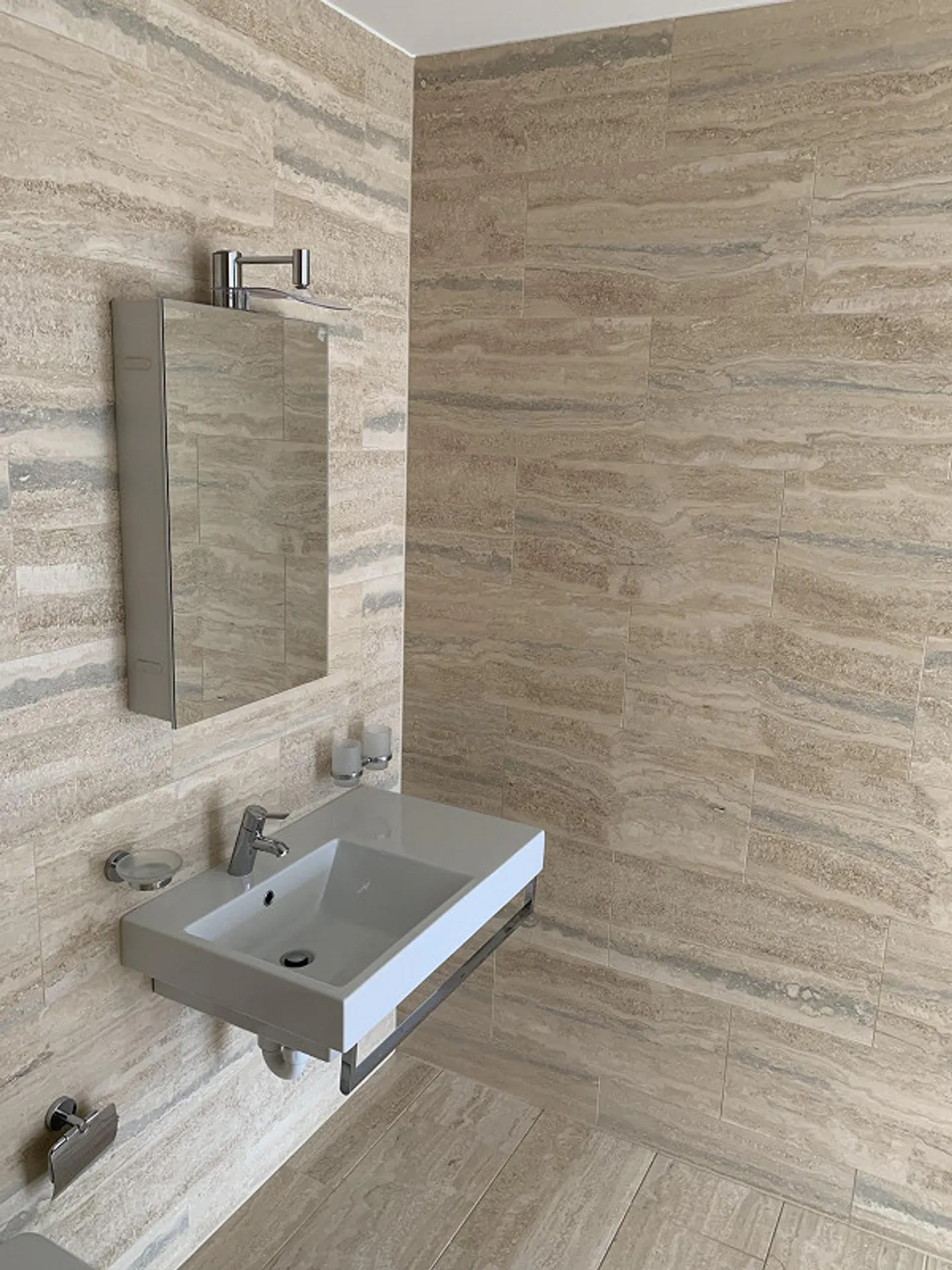 Spacious and bright 4.5-room penthouse apartment - Photo 7 of 12