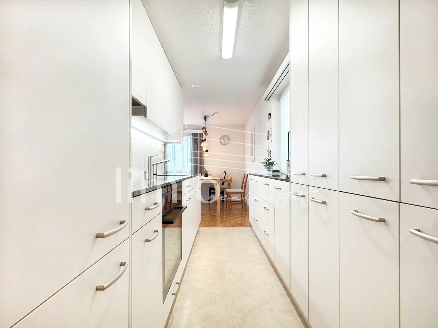 Charming 4.5 Room Apartment in Family-Friendly Neighborhood - Photo 4 of 14