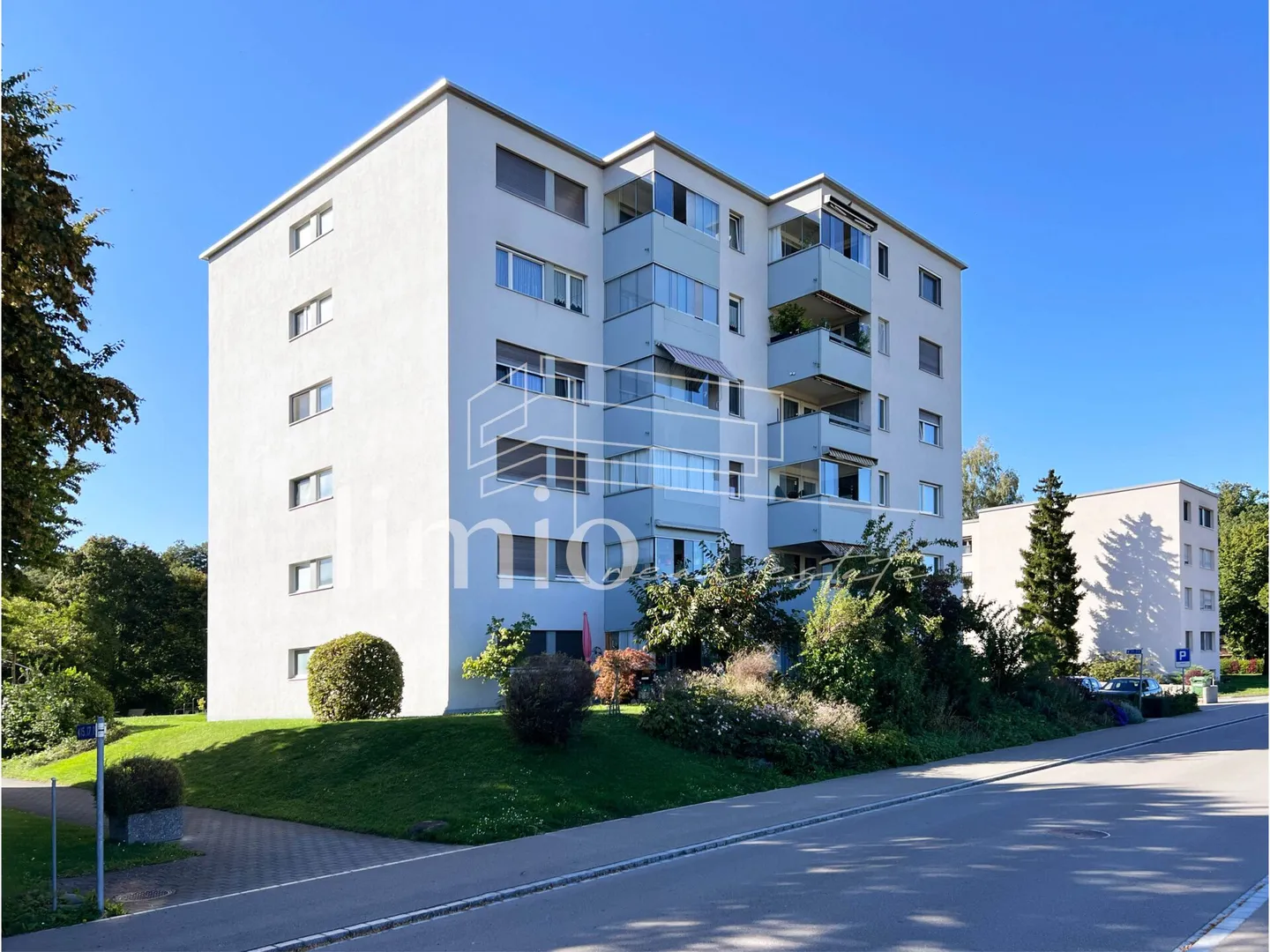 Charming 4.5 Room Apartment in Family-Friendly Neighborhood - Photo 6 of 14