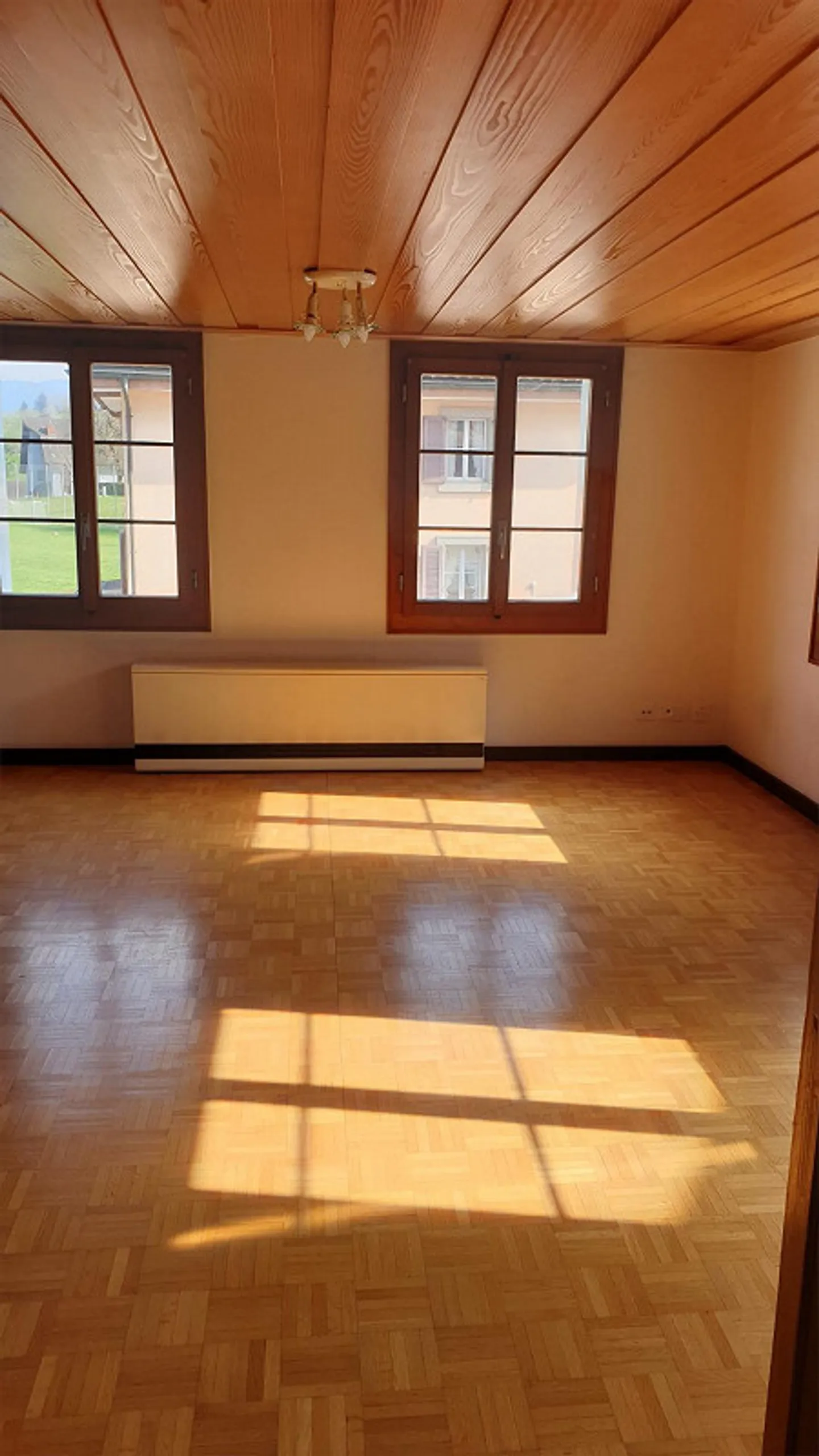 dans le centre du village calme - Photo 3 sur 11