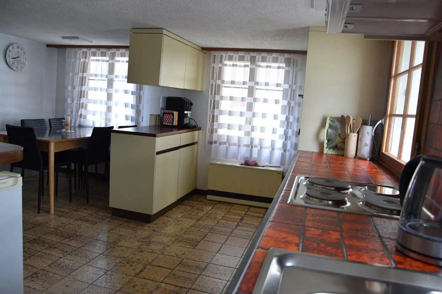 dans le centre du village calme - Photo 4 sur 11