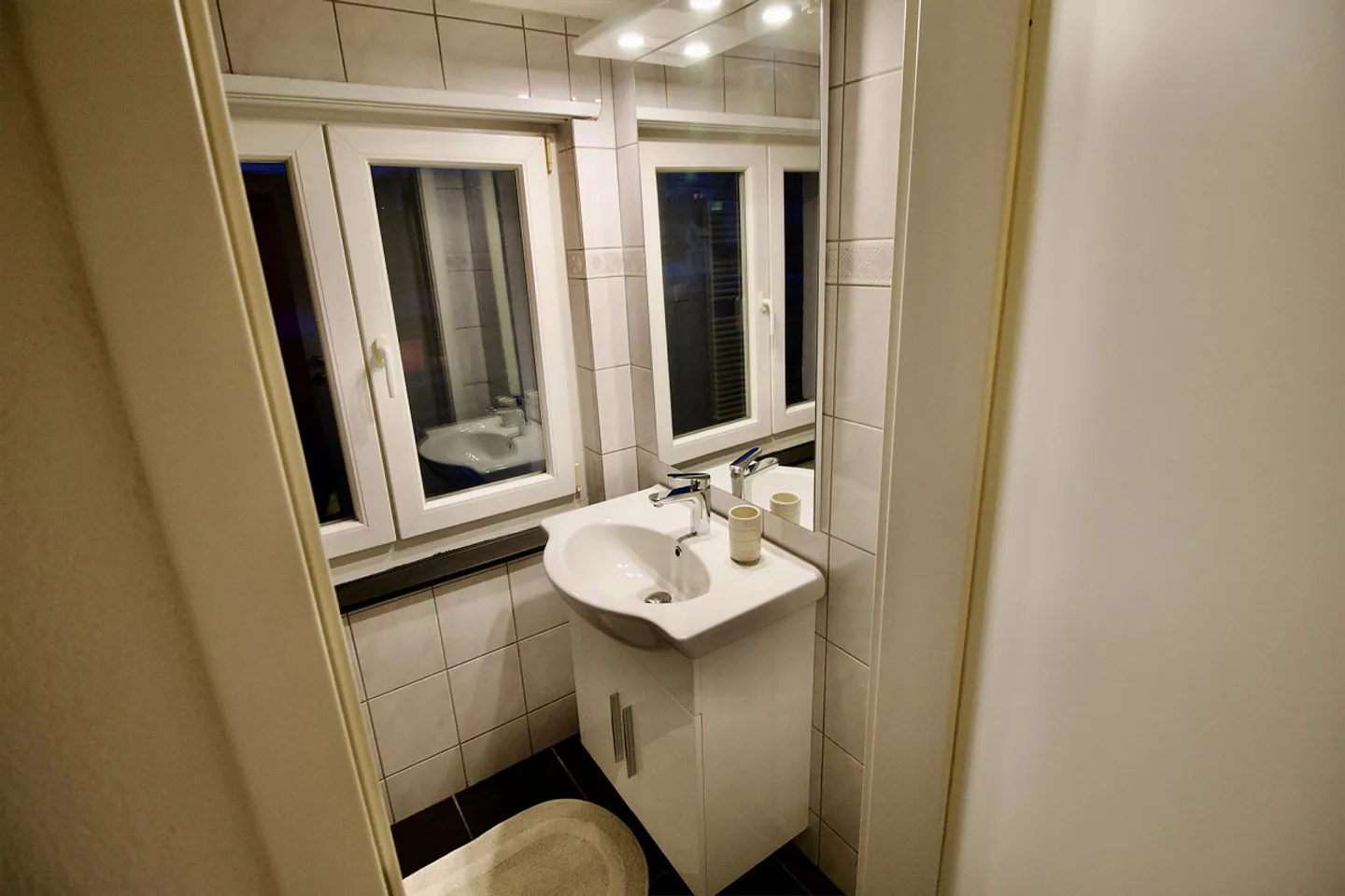 Furnished Studio - Short or Long Term Rental - Photo 4 of 5