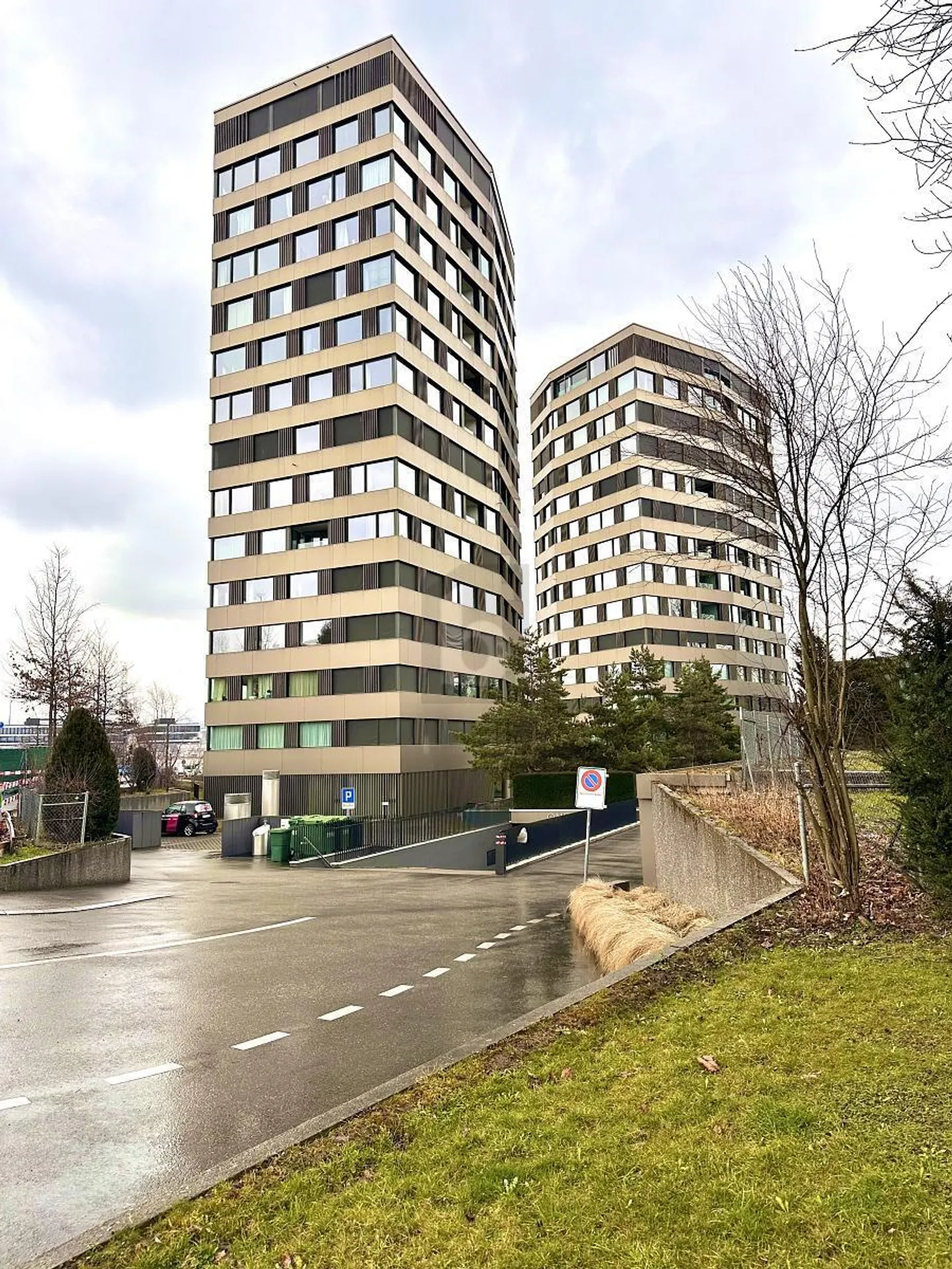 POINT FORT ARCHITECTURAL DANS UN EMPLACEMENT CENTRAL - Photo 1 sur 6