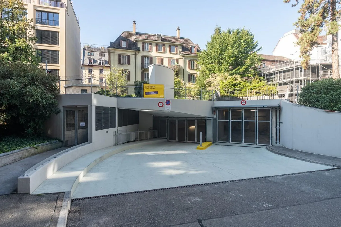 Indoor parking space in Oerlikon - Photo 2 of 3