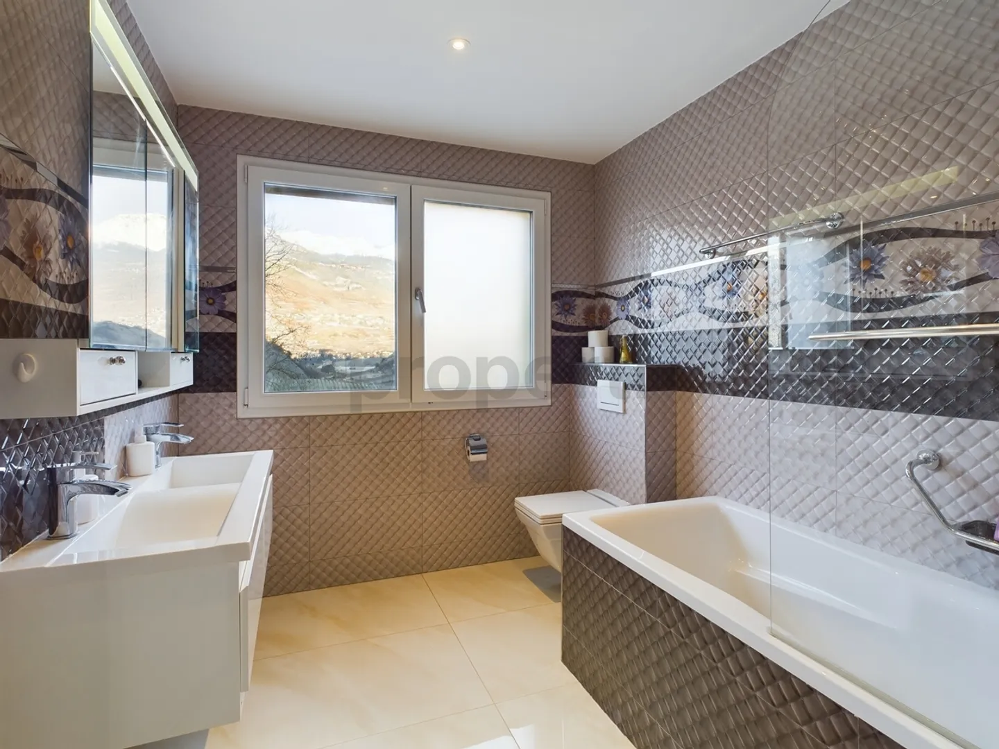 Geräumiges und modernes 8,5-Zimmer-Haus in Chalais - Foto 12 von 13