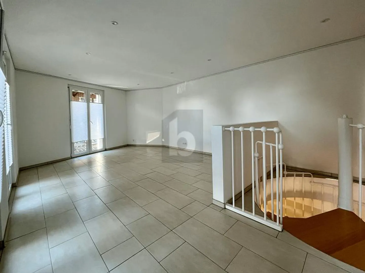 Commerce 2 pièces - Photo 2 sur 6