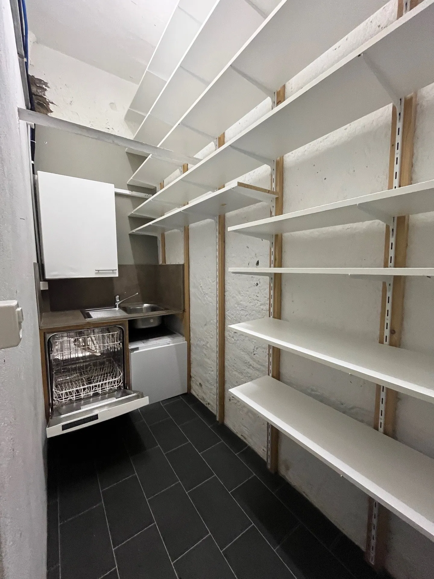 Office space for rent - Photo 5 of 6