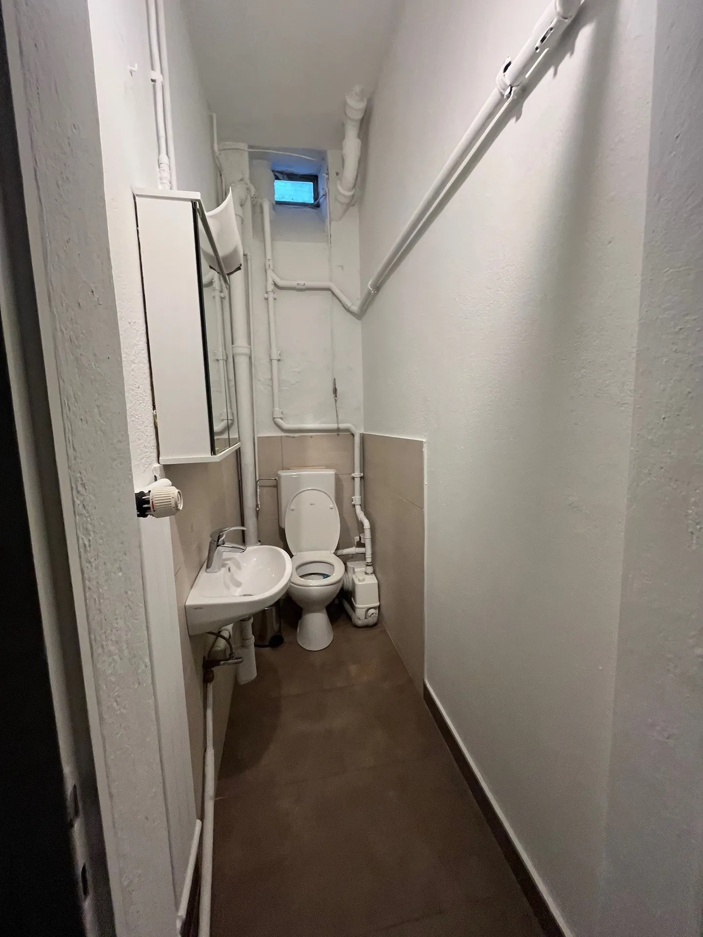 Office space for rent - Photo 6 of 6