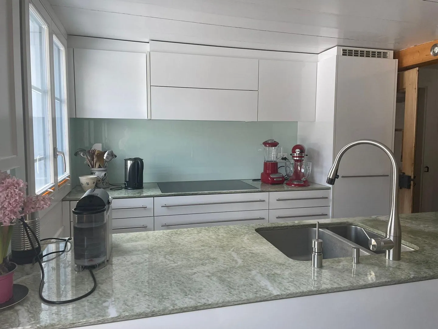 Appartement en duplex lumineux de 5,5 pièces fraîchement rénové dans le meilleur emplacement - Photo 2 sur 29