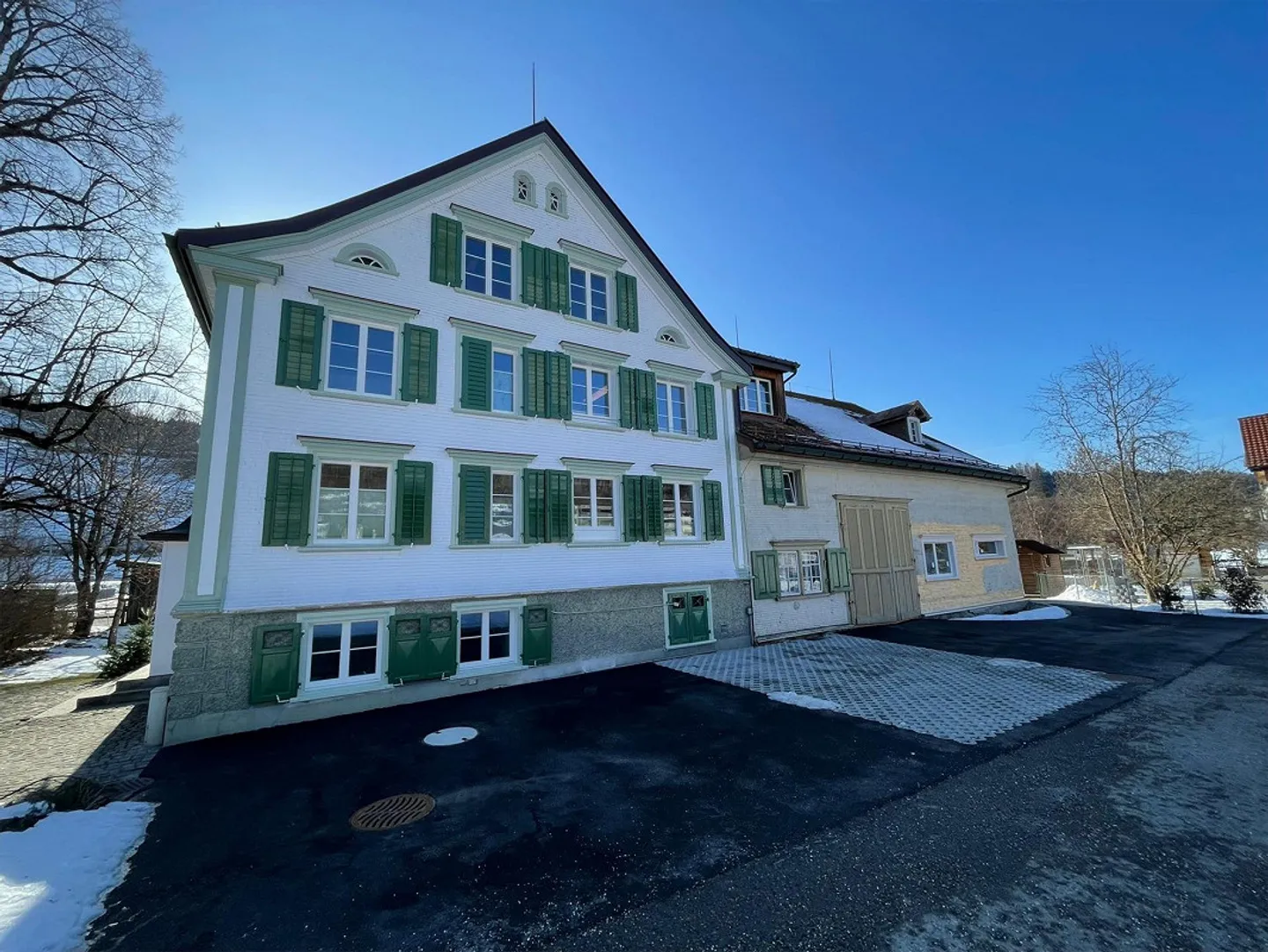 Appartement en duplex lumineux de 5,5 pièces fraîchement rénové dans le meilleur emplacement - Photo 3 sur 29