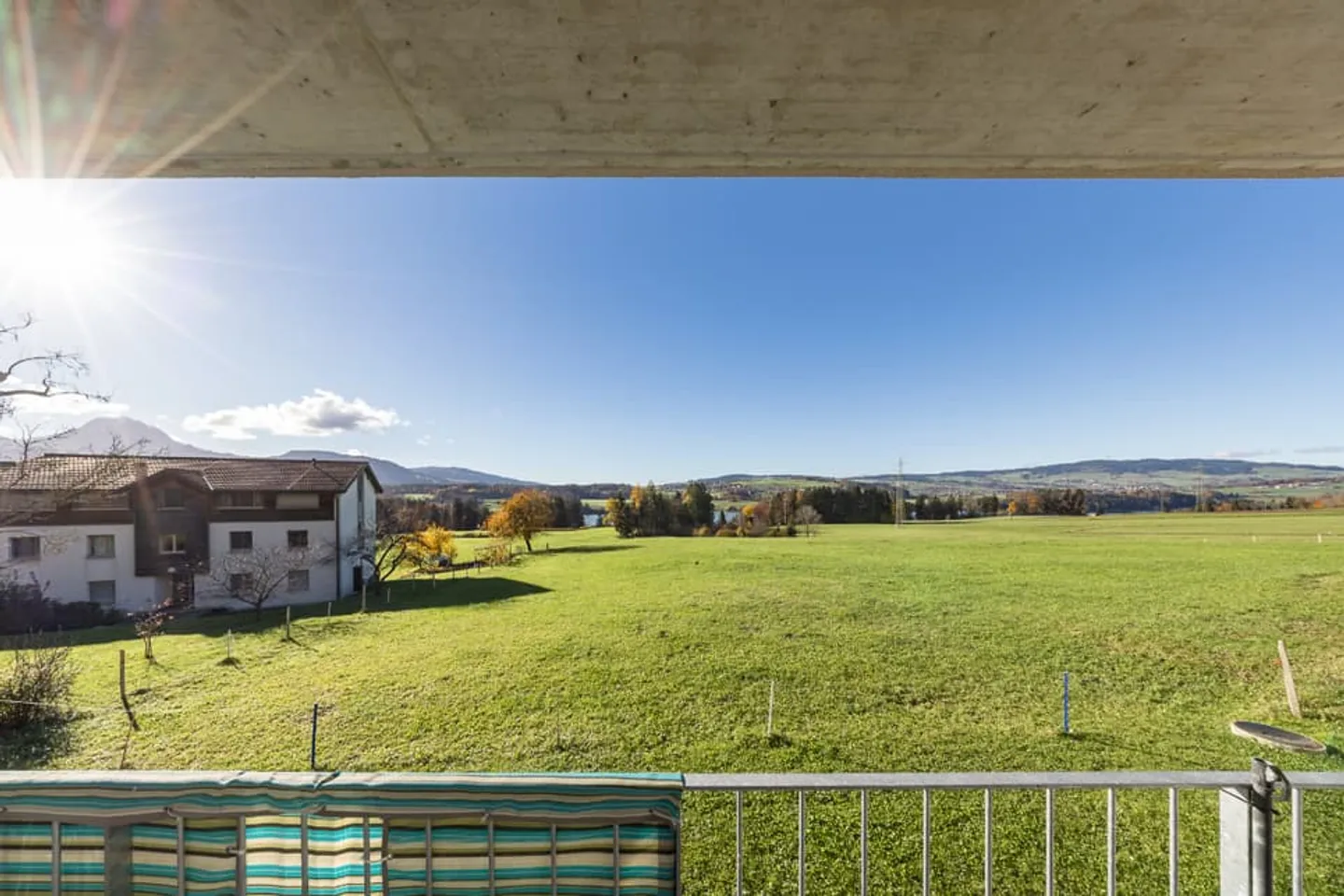 Apartment with unique location: lake view and sunset - Photo 5 of 10