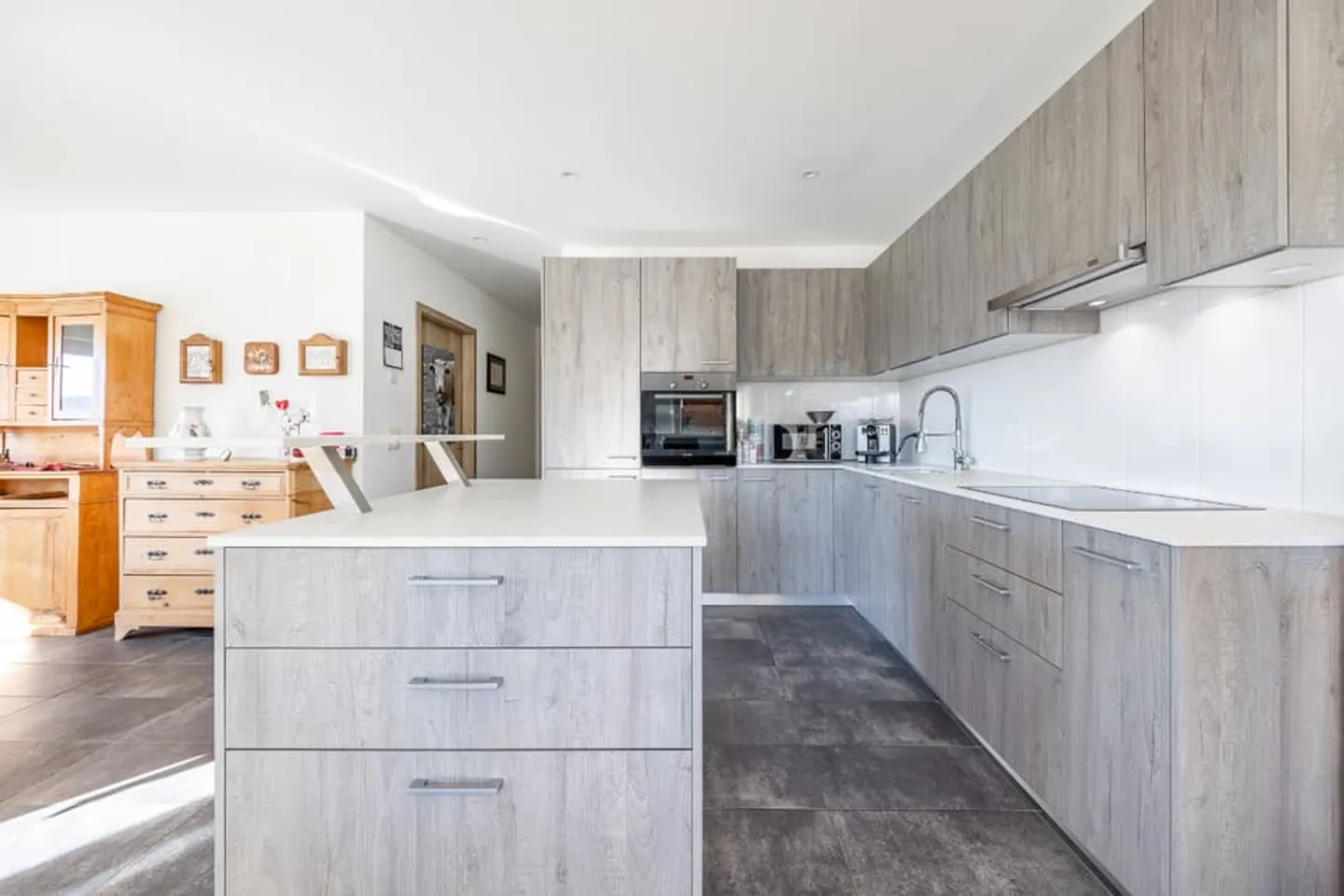 Apartment with unique location: lake view and sunset - Photo 6 of 10