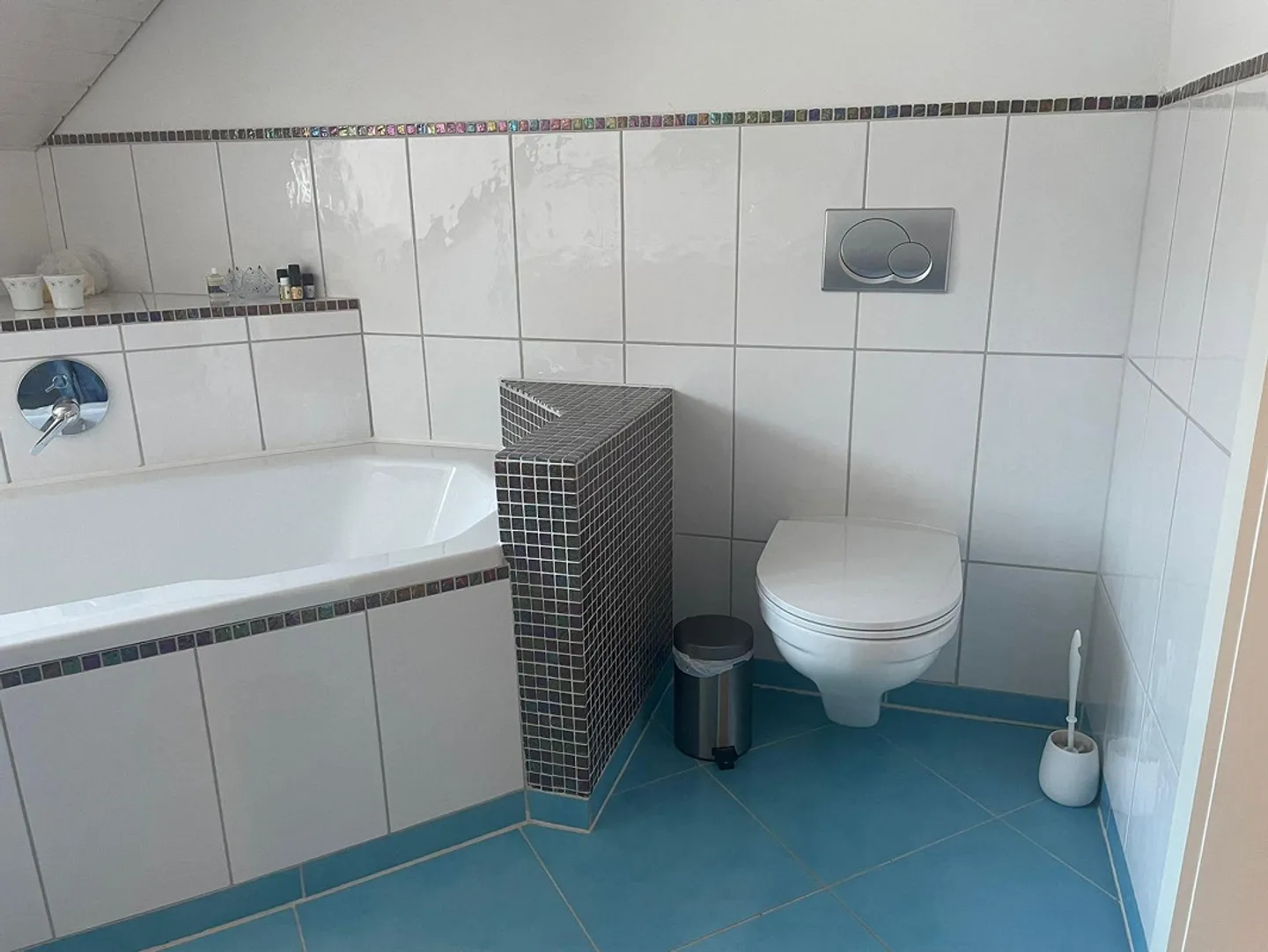 Appartement en duplex lumineux de 5,5 pièces fraîchement rénové dans le meilleur emplacement - Photo 18 sur 29